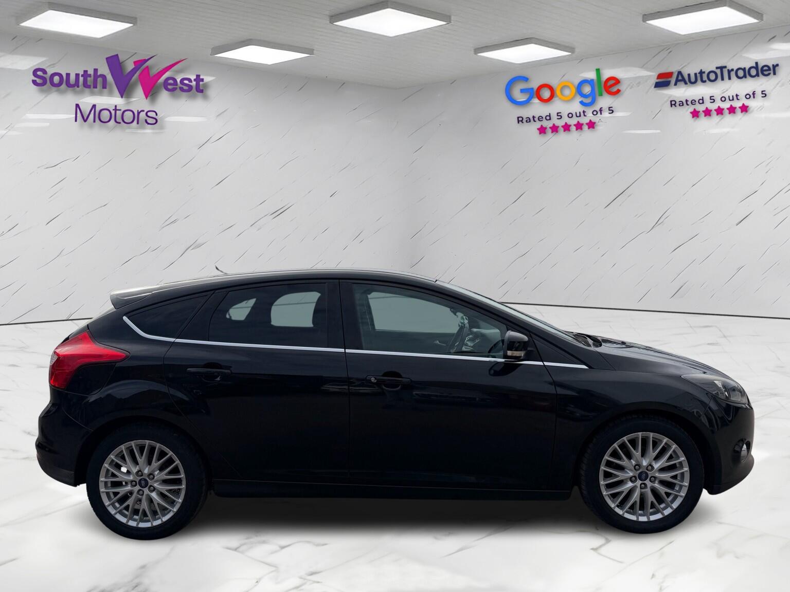 Ford Focus view 3