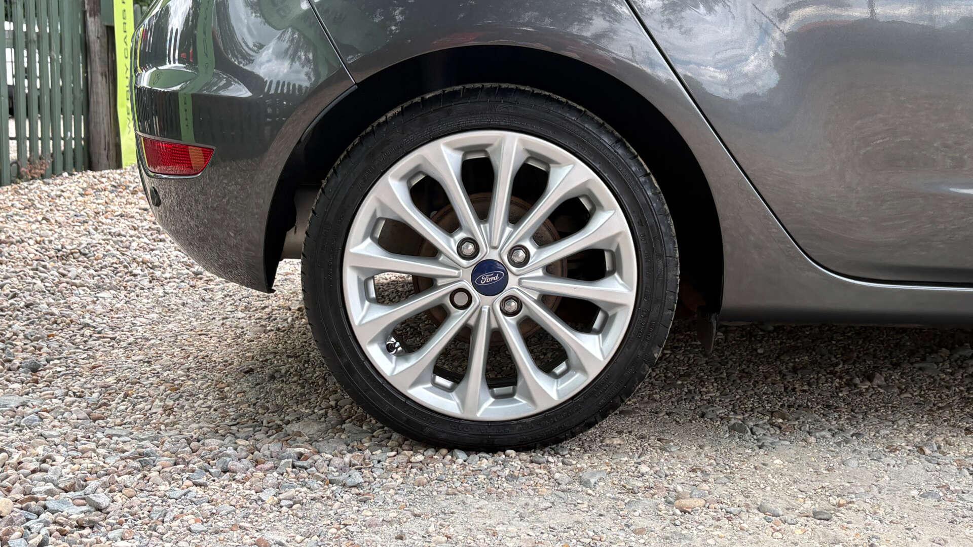 Ford Fiesta view 33