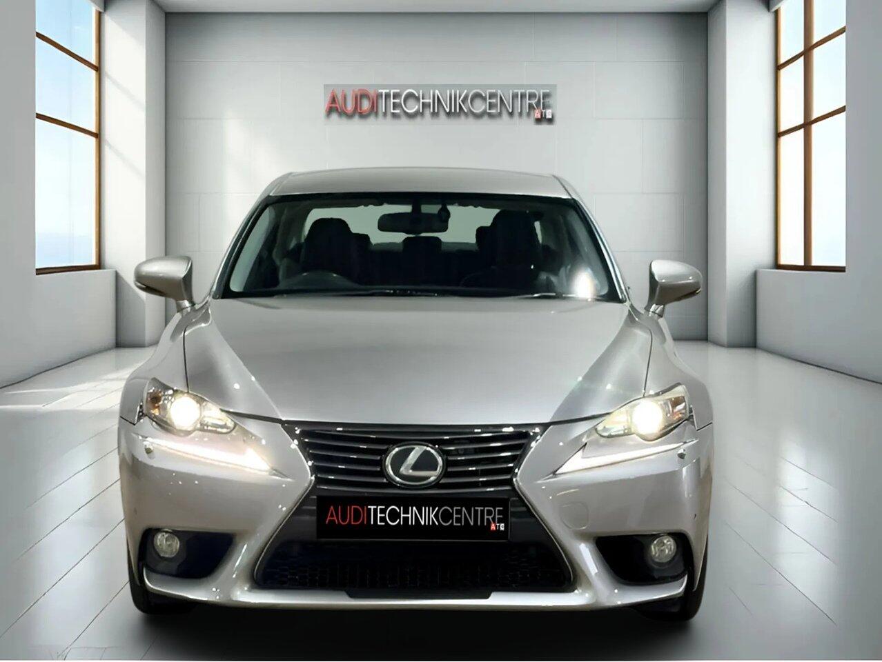 Lexus IS view 9