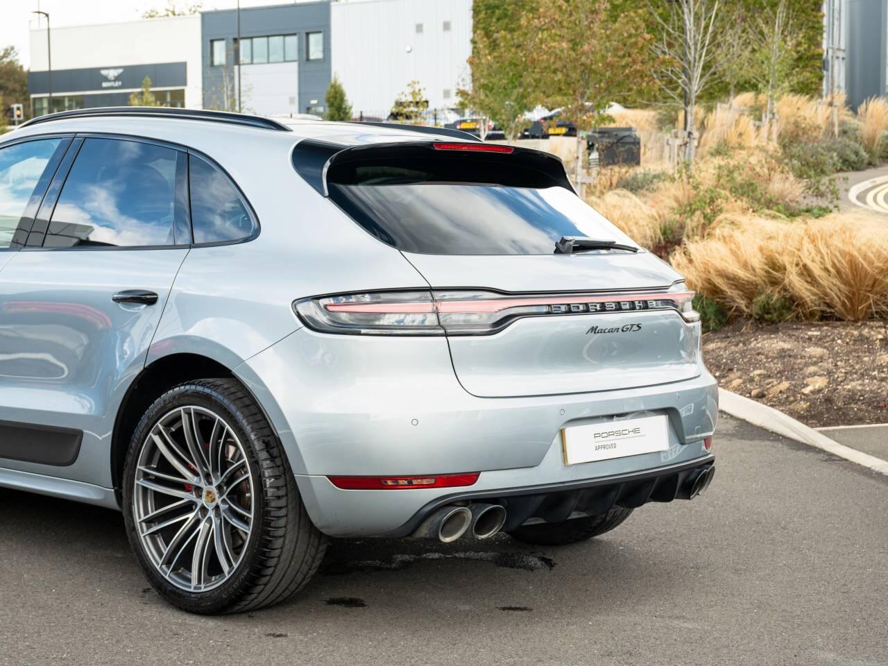 Porsche Macan view 8
