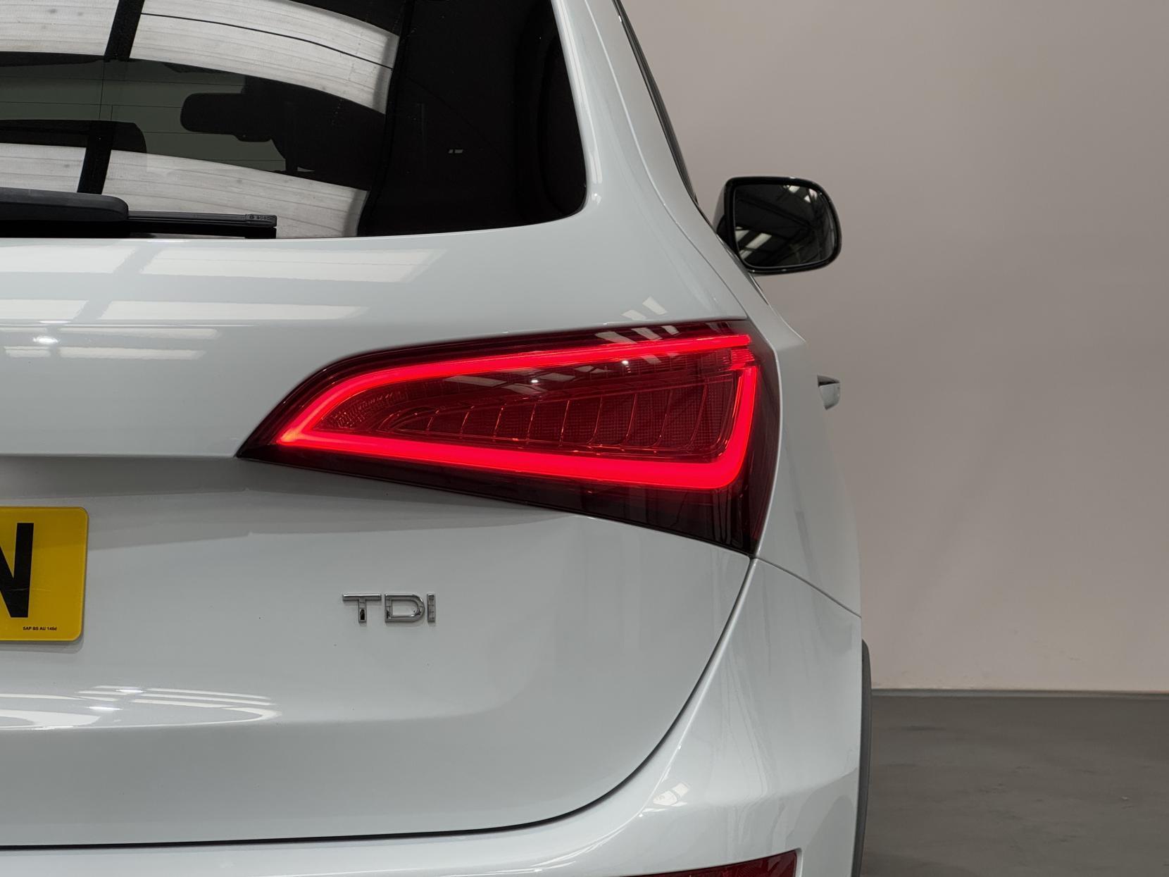 Audi SQ5 view 13