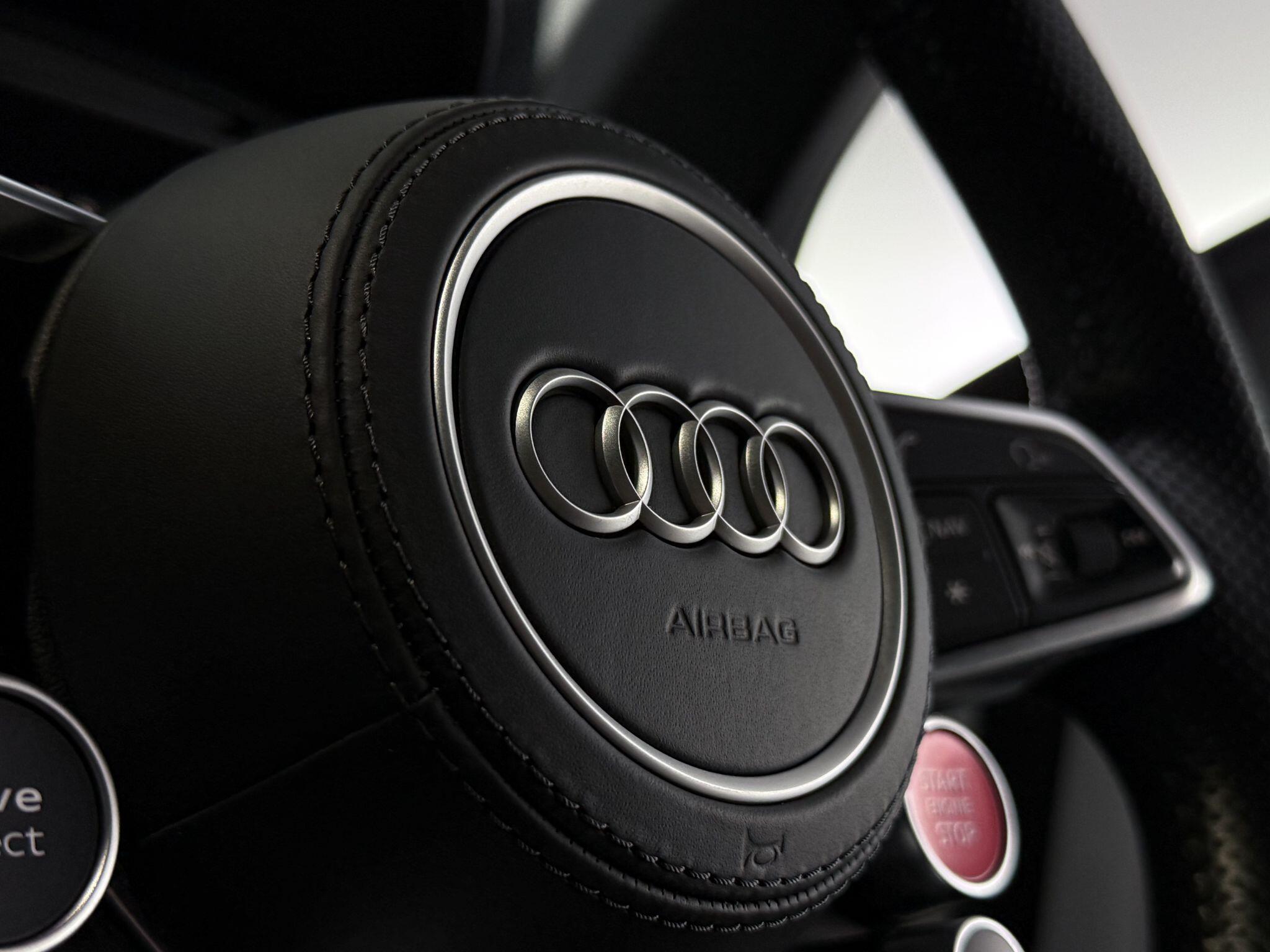 Audi R8 view 26