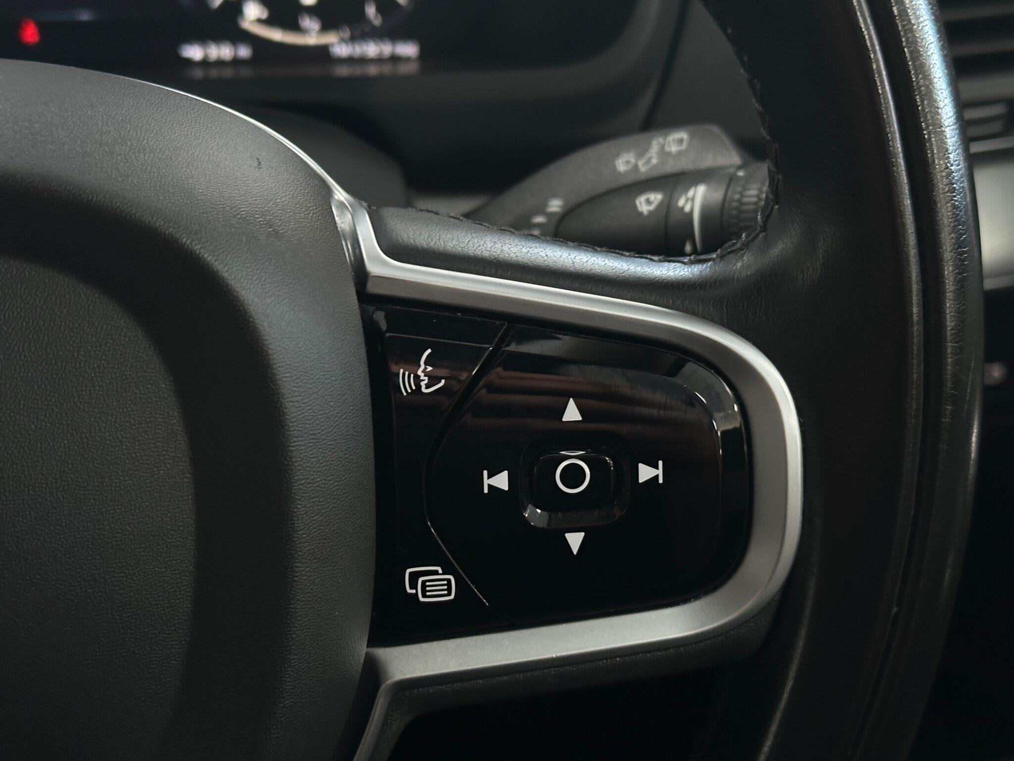 Volvo XC90 view 25