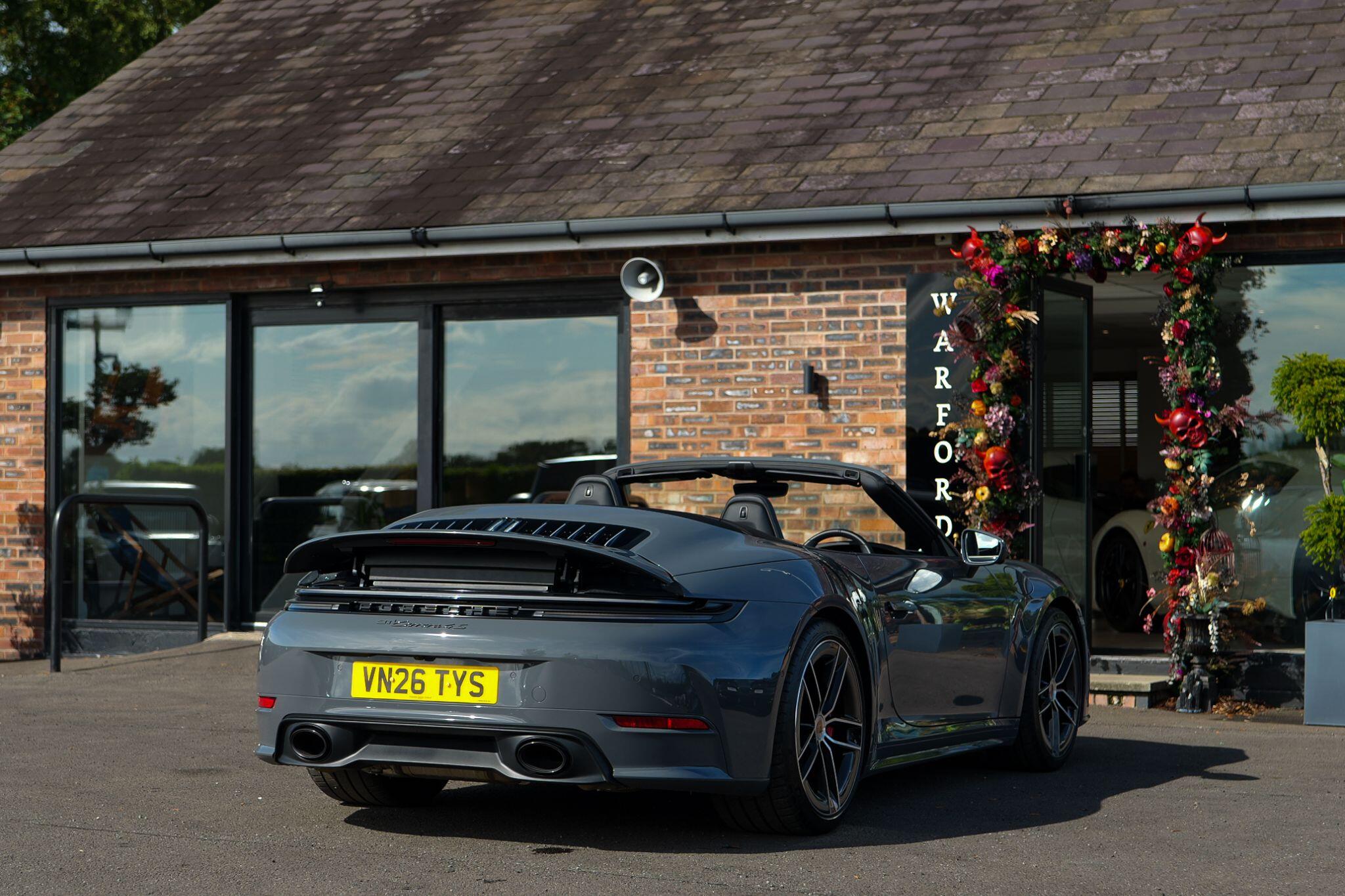 Porsche 911 view 4