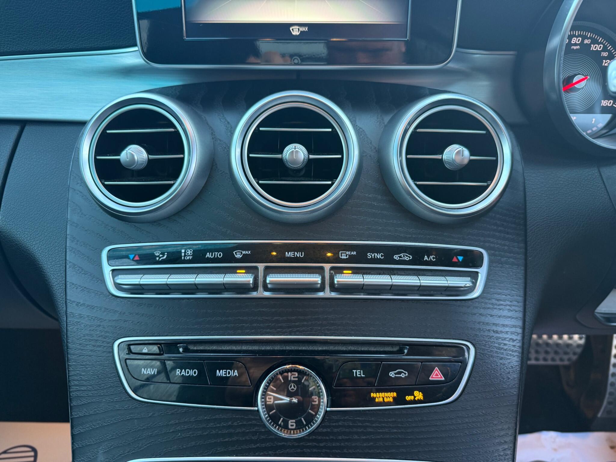 2018 Mercedes-Benz C Class image 31