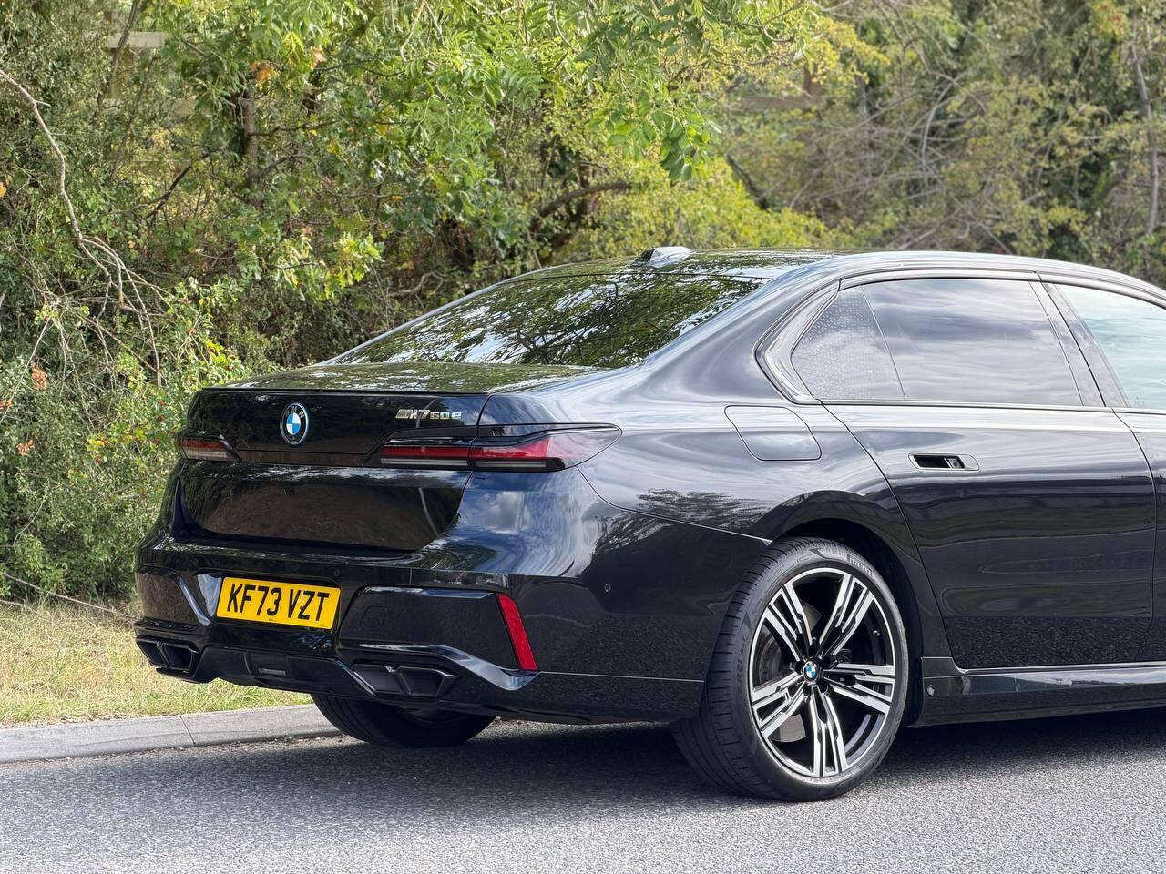 BMW 7 Series view 96