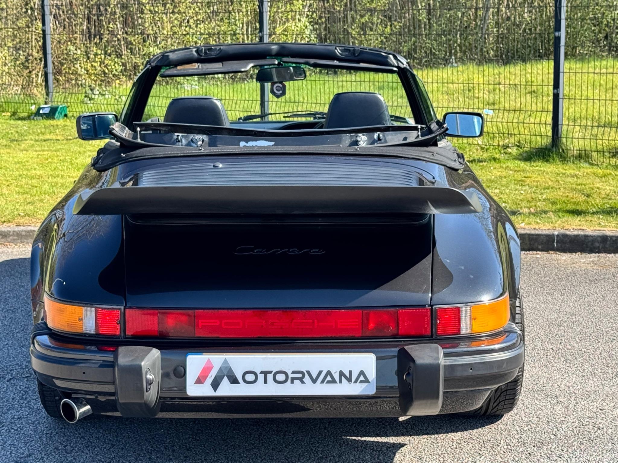 Porsche 911 view 17