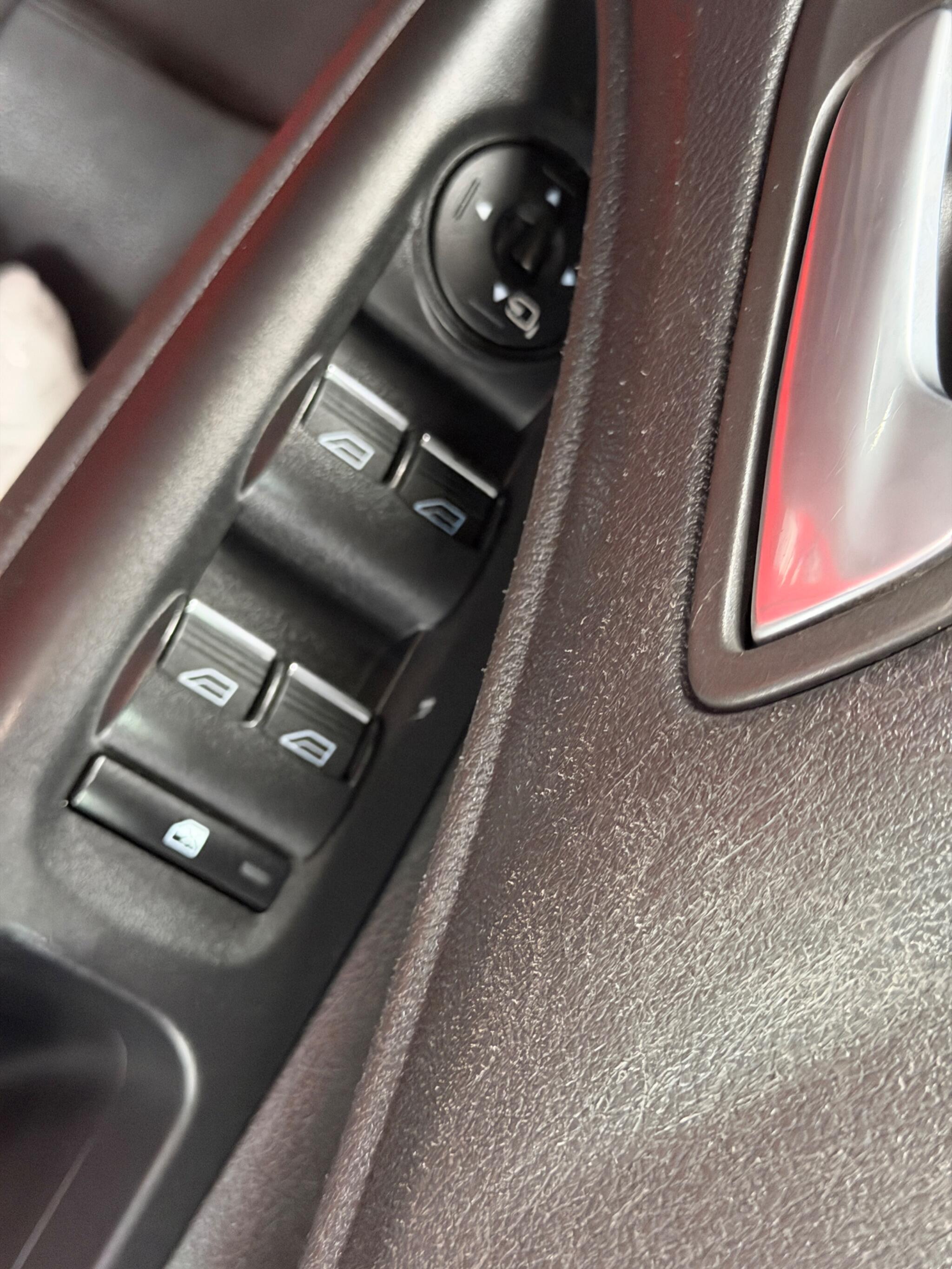 Ford Grand Tourneo Connect view 31