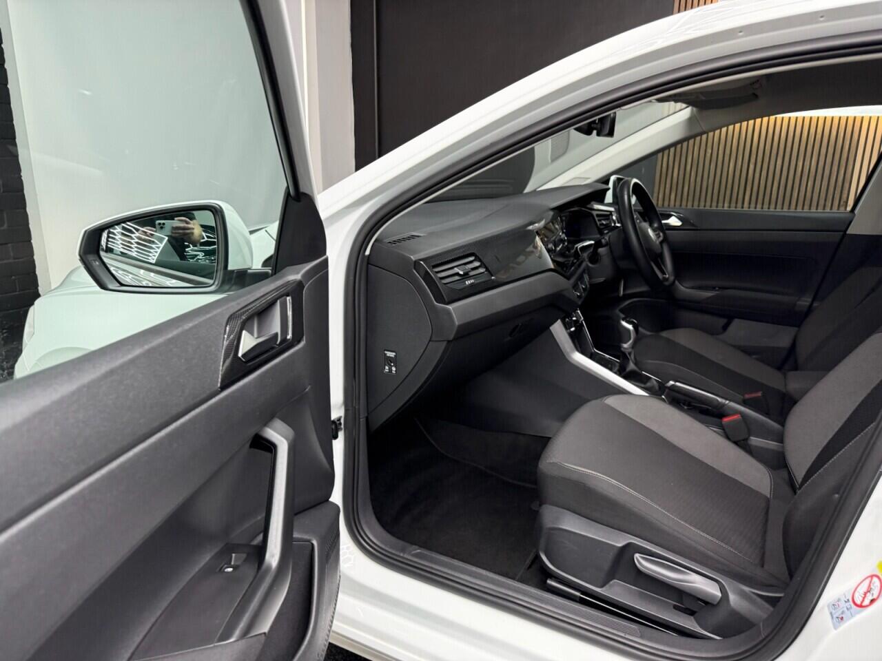 Volkswagen Polo view 2