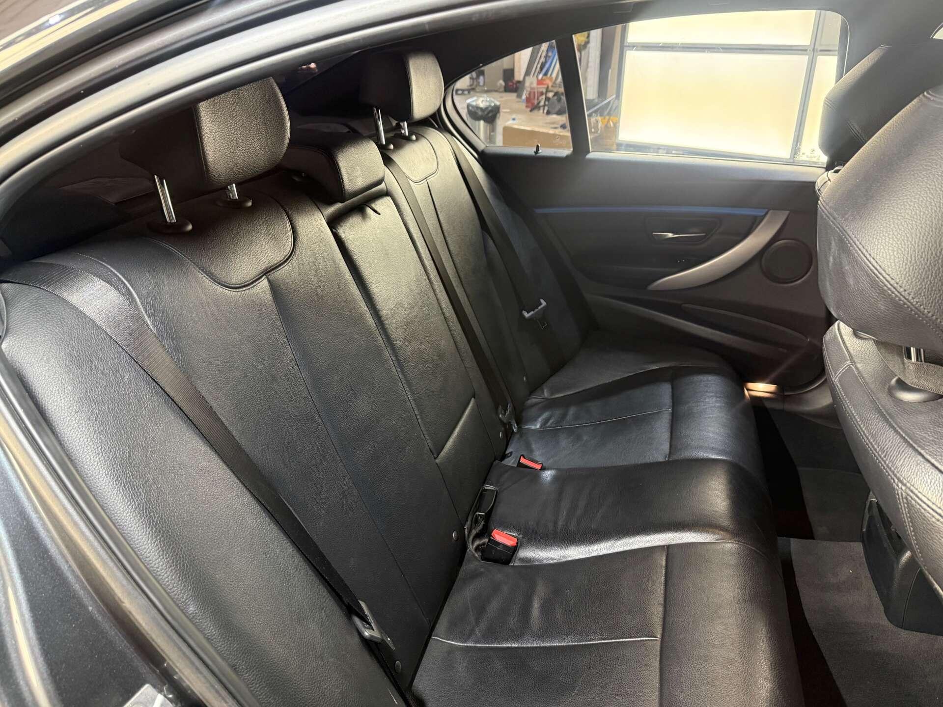 BMW 3 Series view 16