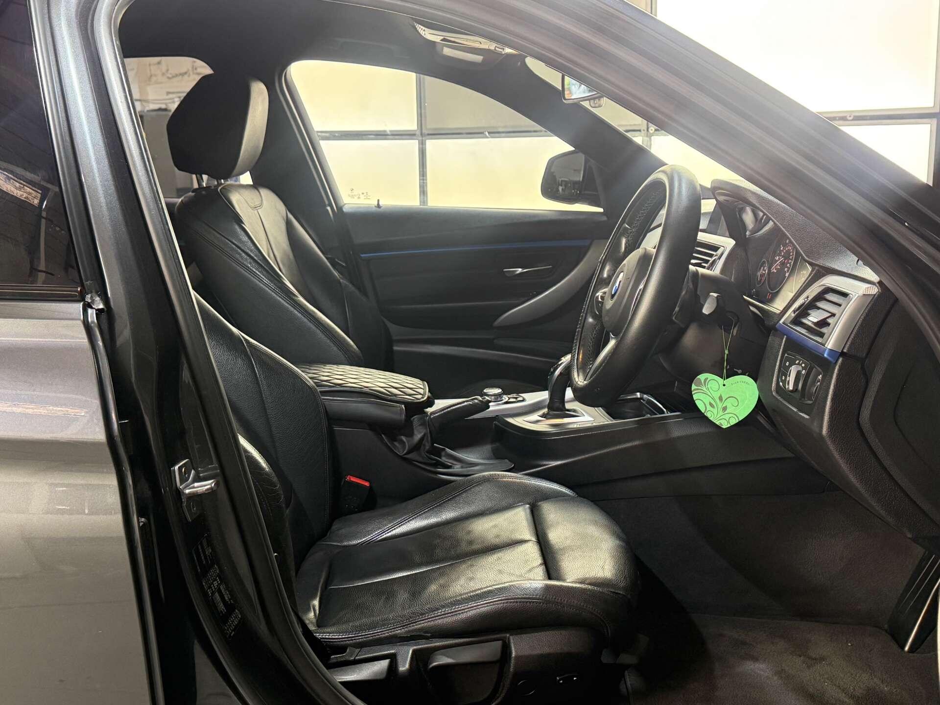 BMW 3 Series view 20