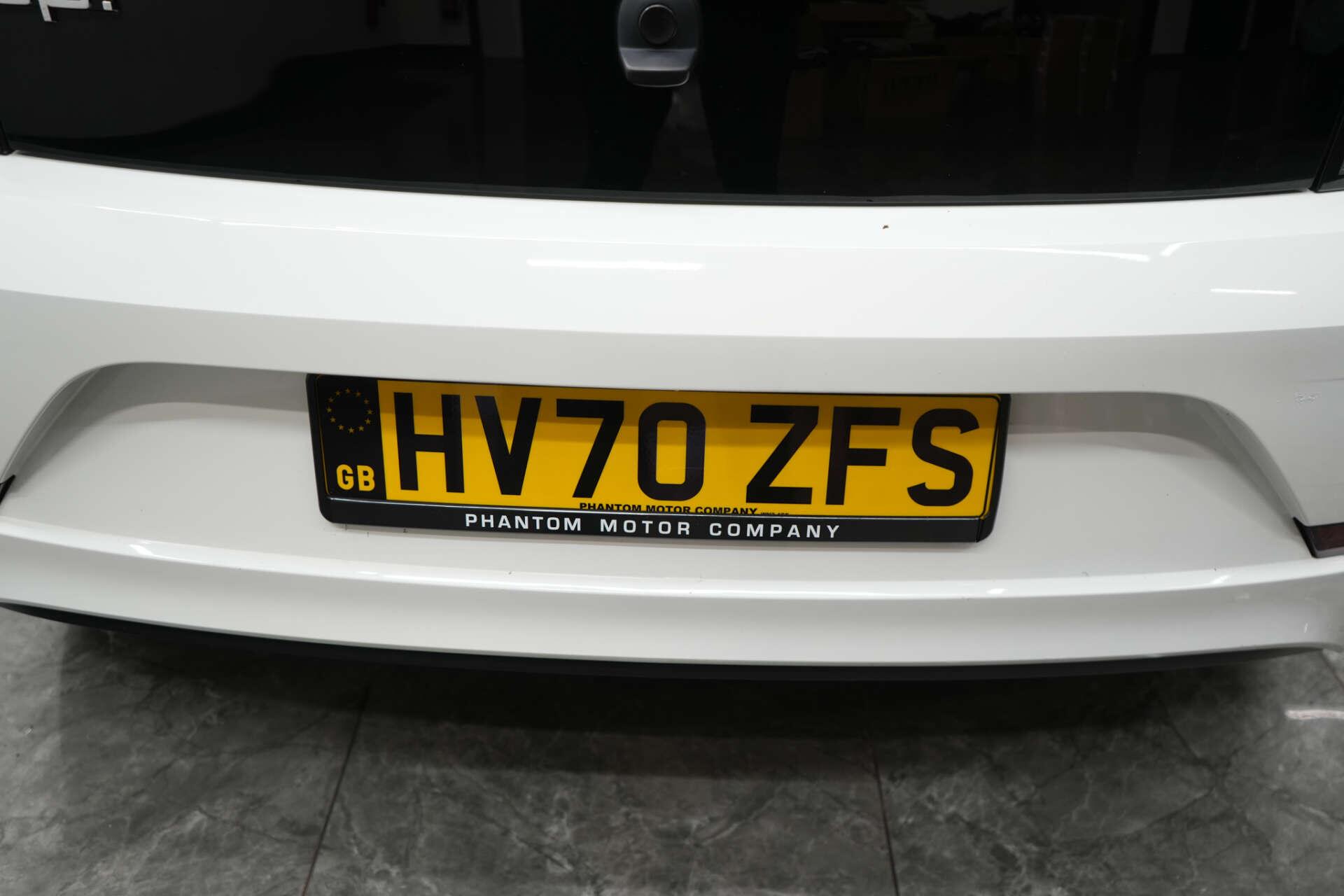 Volkswagen Up! view 32