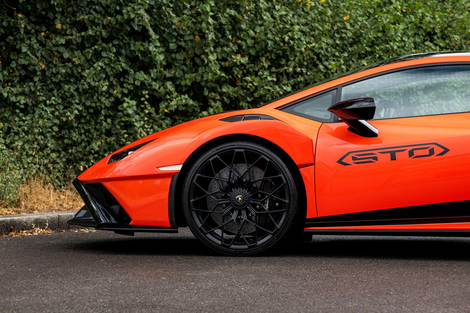 Lamborghini Huracan view 44