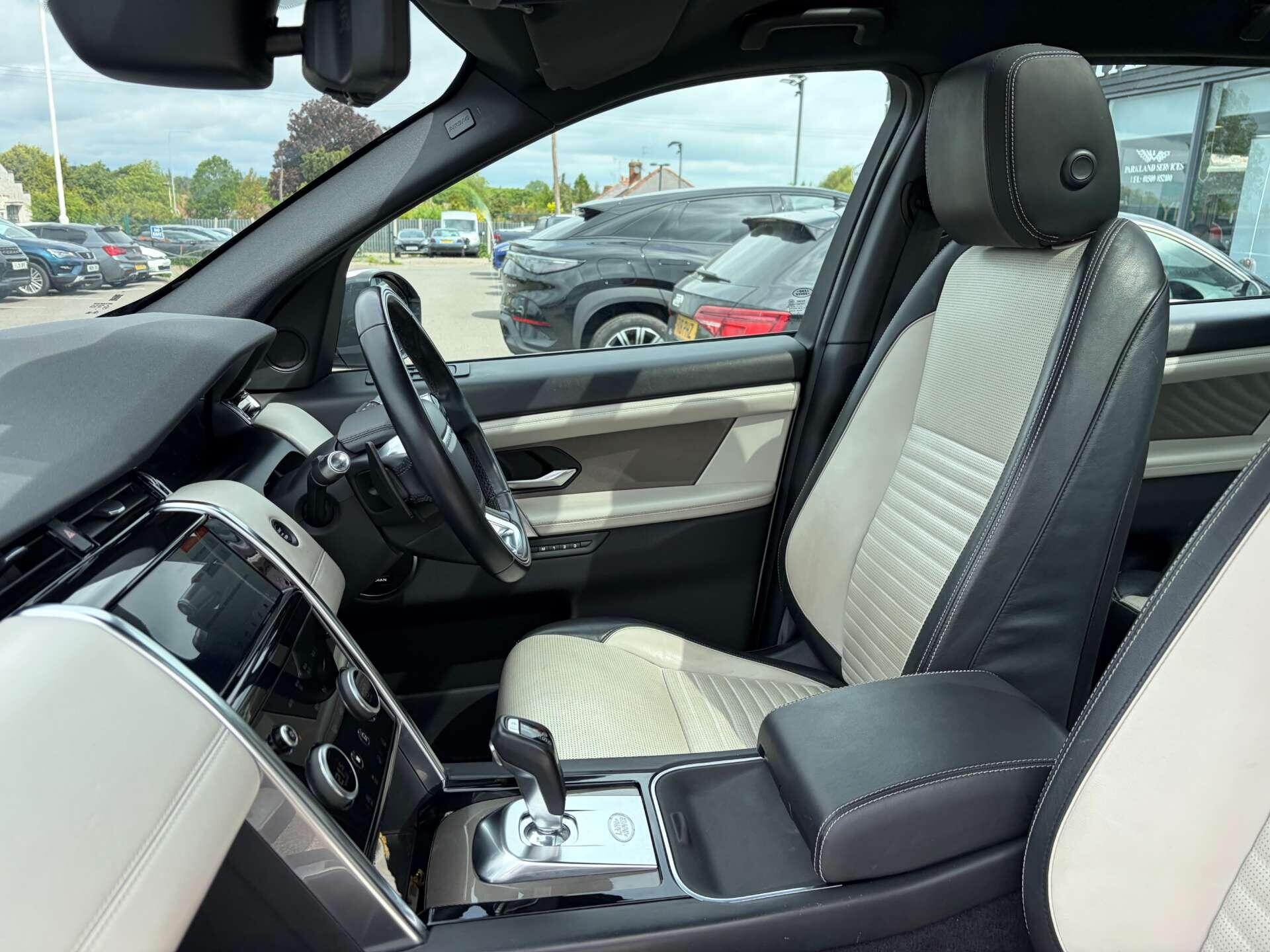 Land Rover Discovery Sport view 18