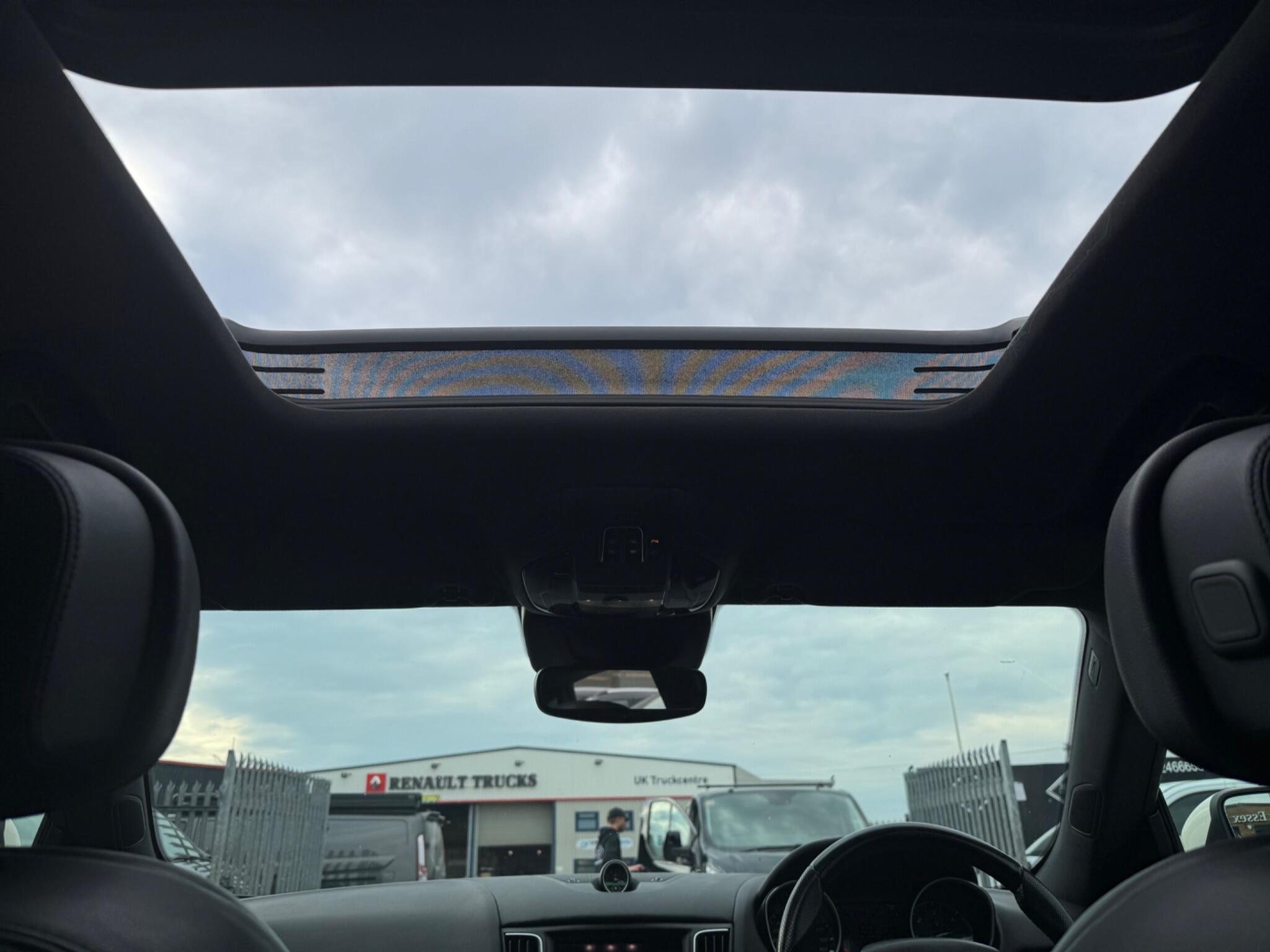 Maserati Levante view 60