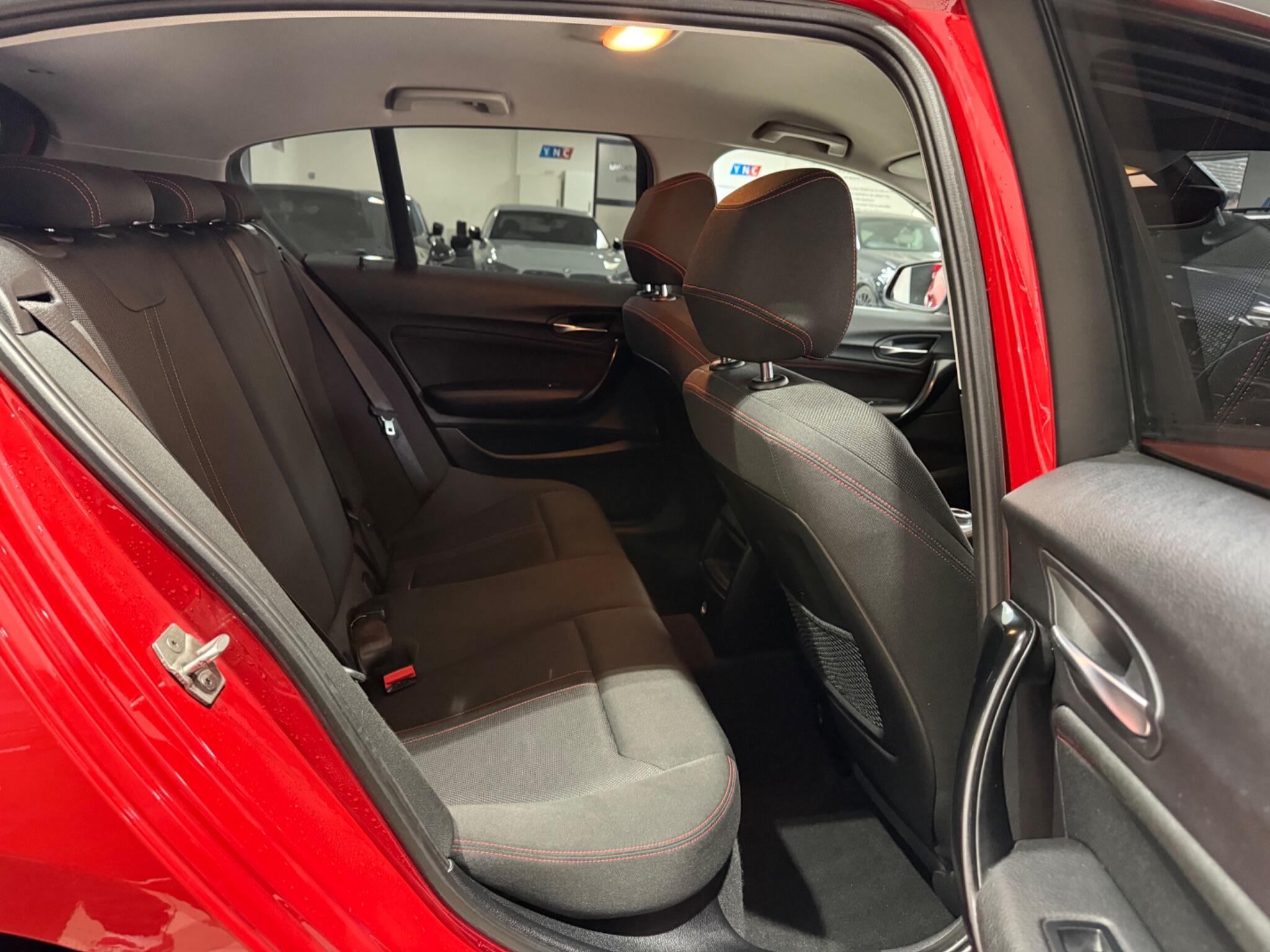 BMW 1 Series view 27