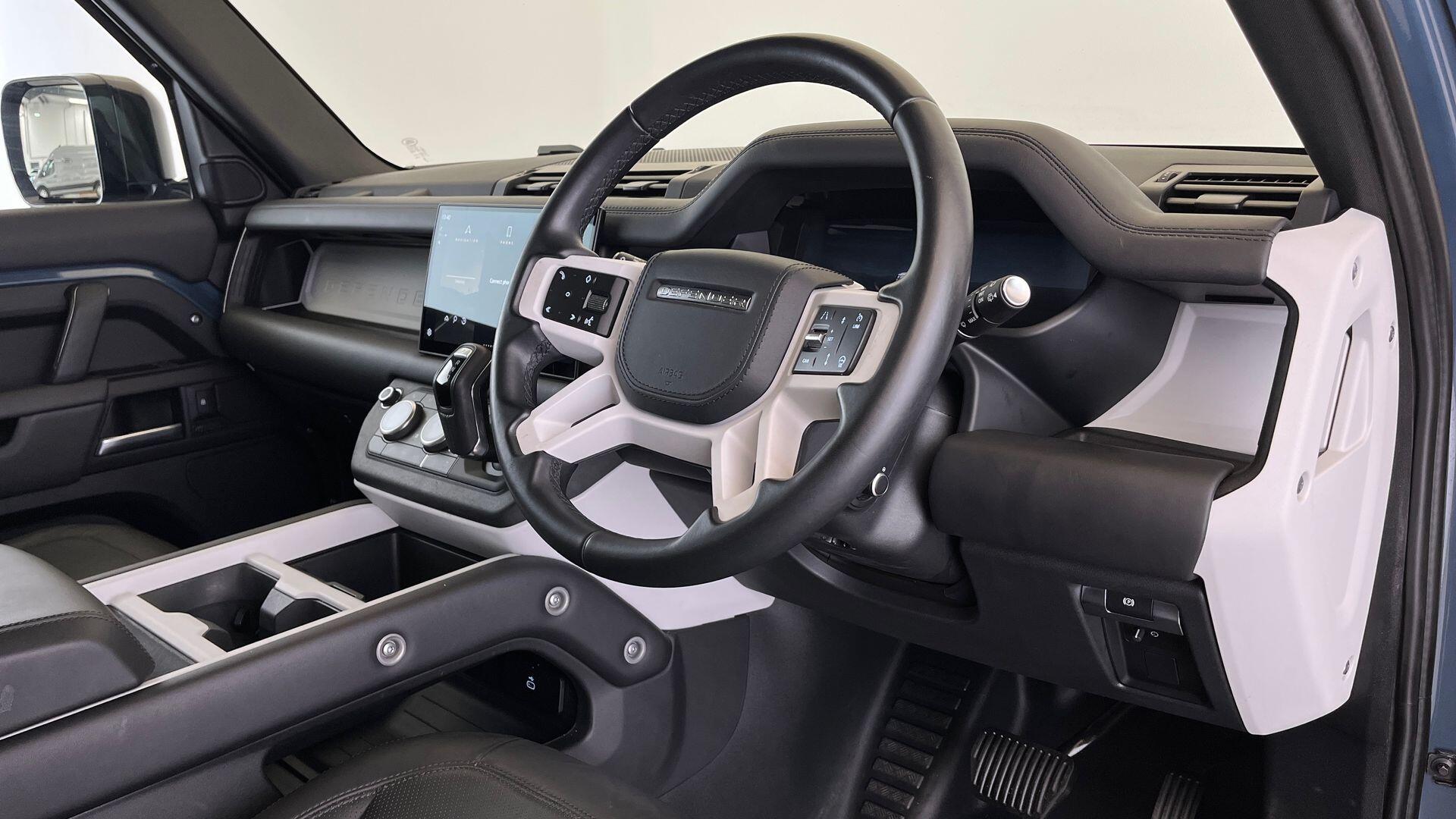 Land Rover Defender view 33