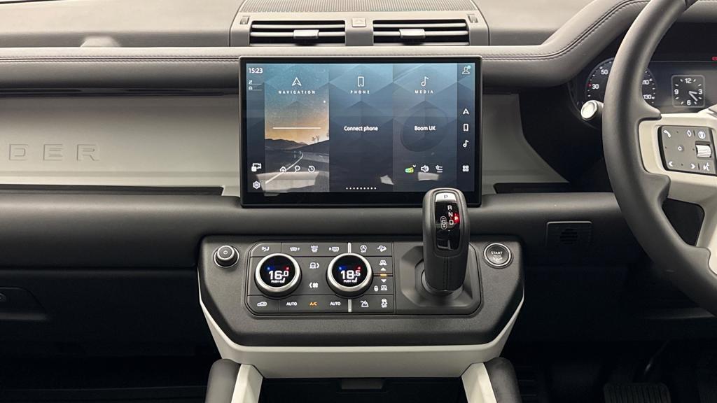 Land Rover Defender view 14