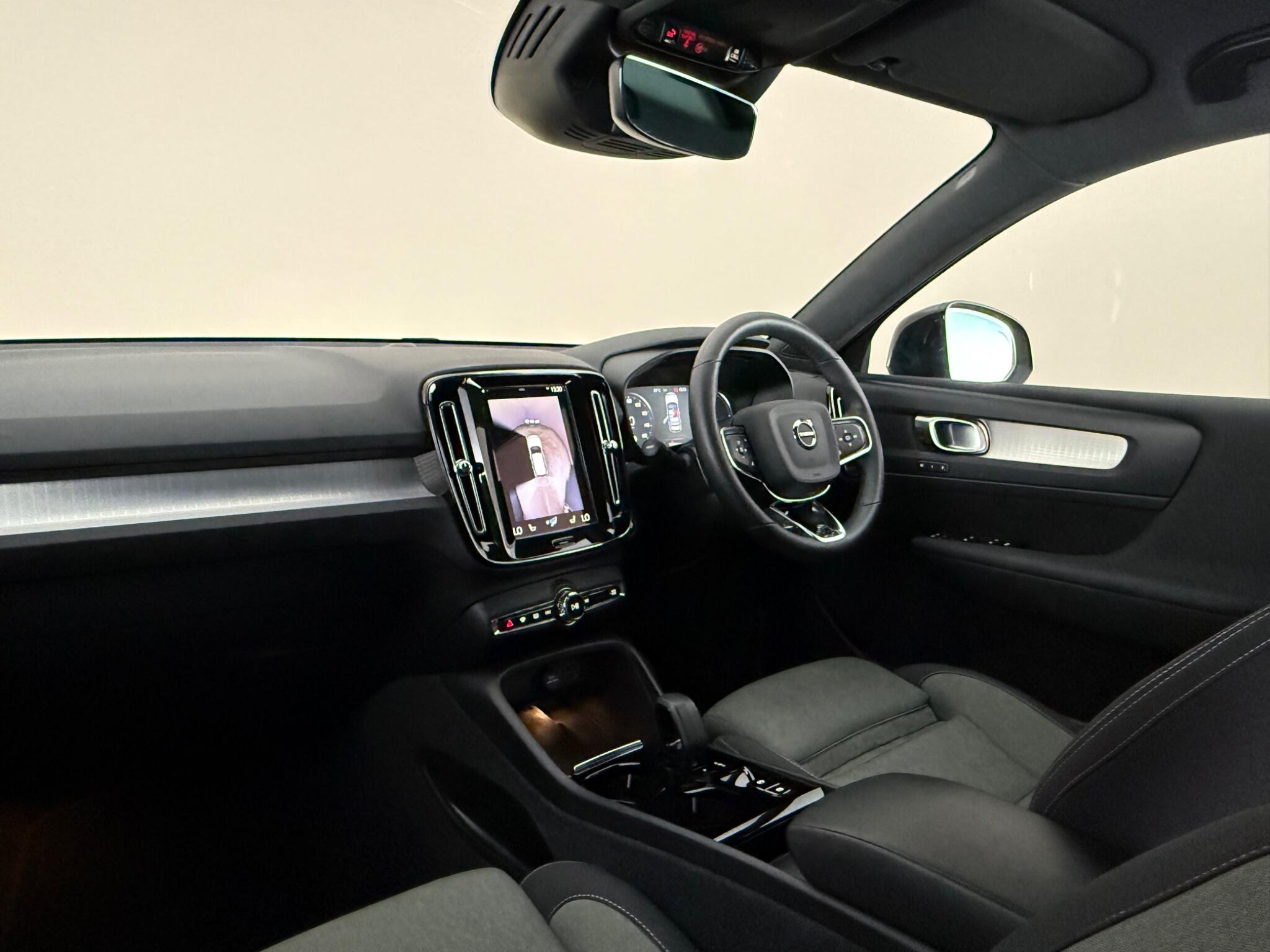 Volvo XC40 view 12