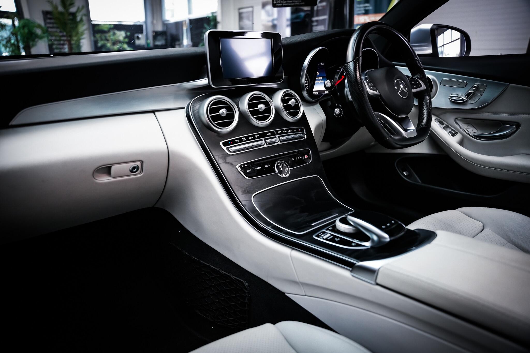 Mercedes-Benz C-Class view 22