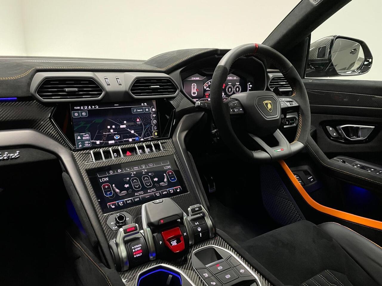Lamborghini Urus view 32