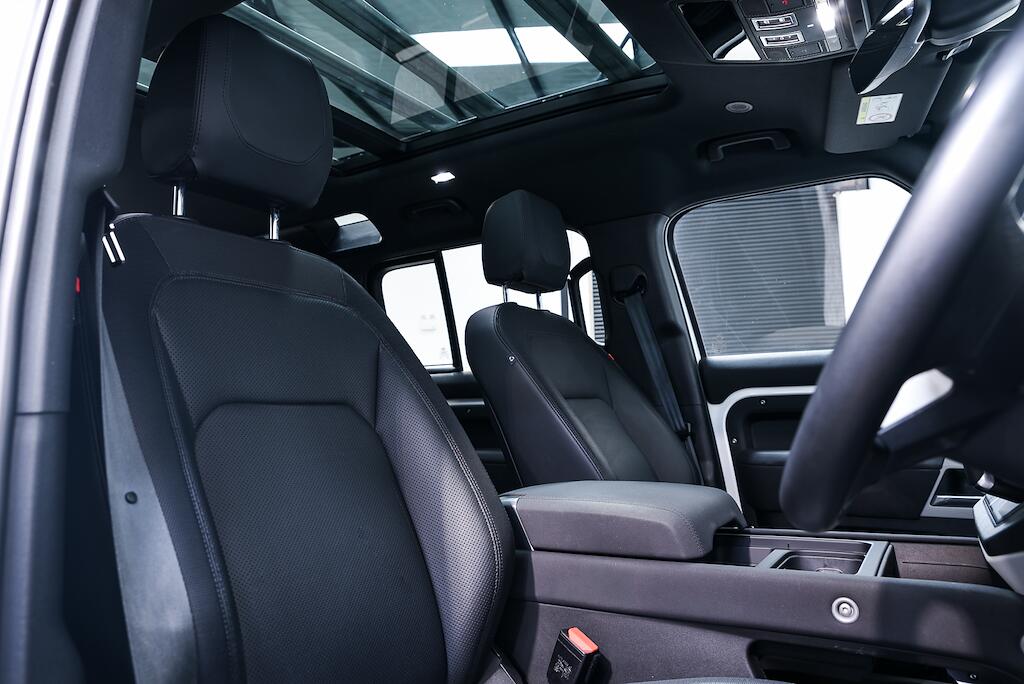 Land Rover Defender view 14