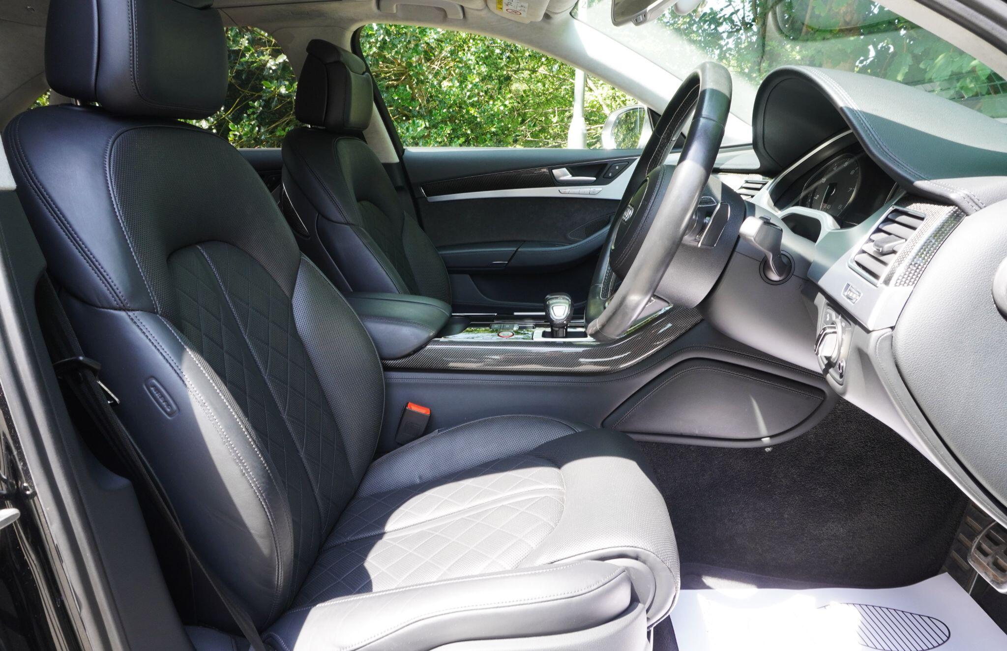 Audi S8 view 14