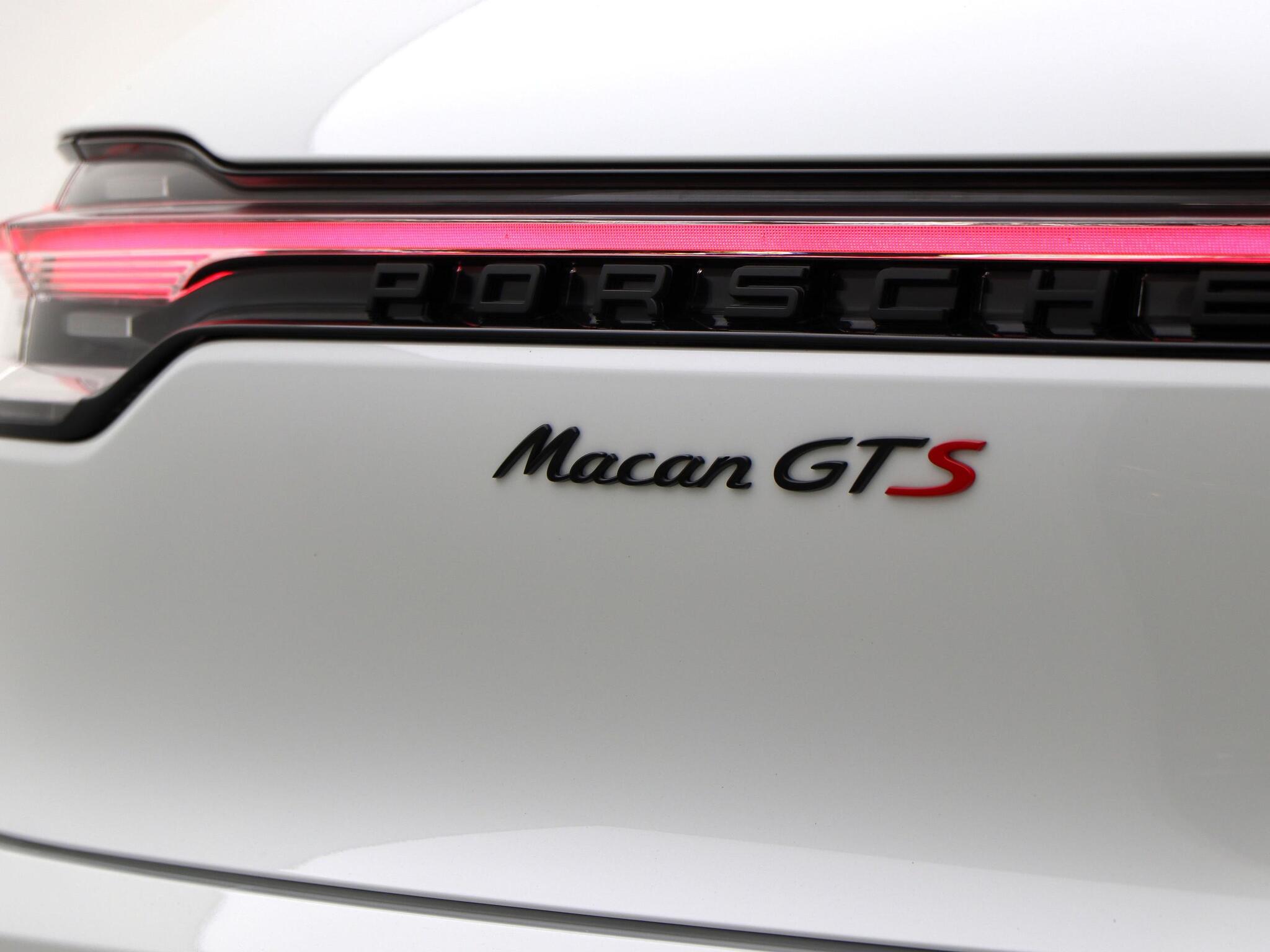 Porsche Macan view 24