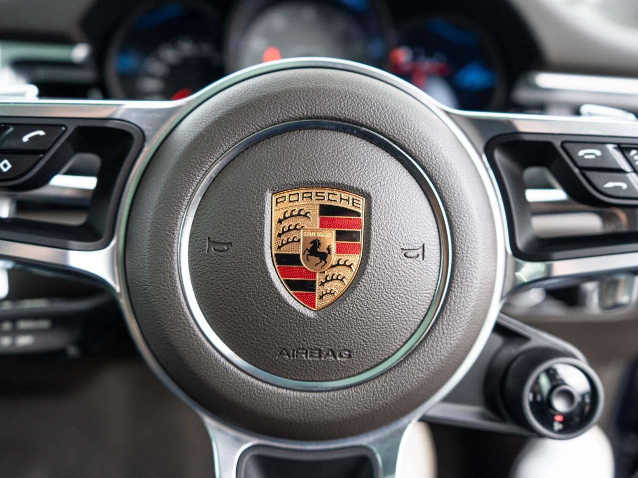 Porsche Macan view 19