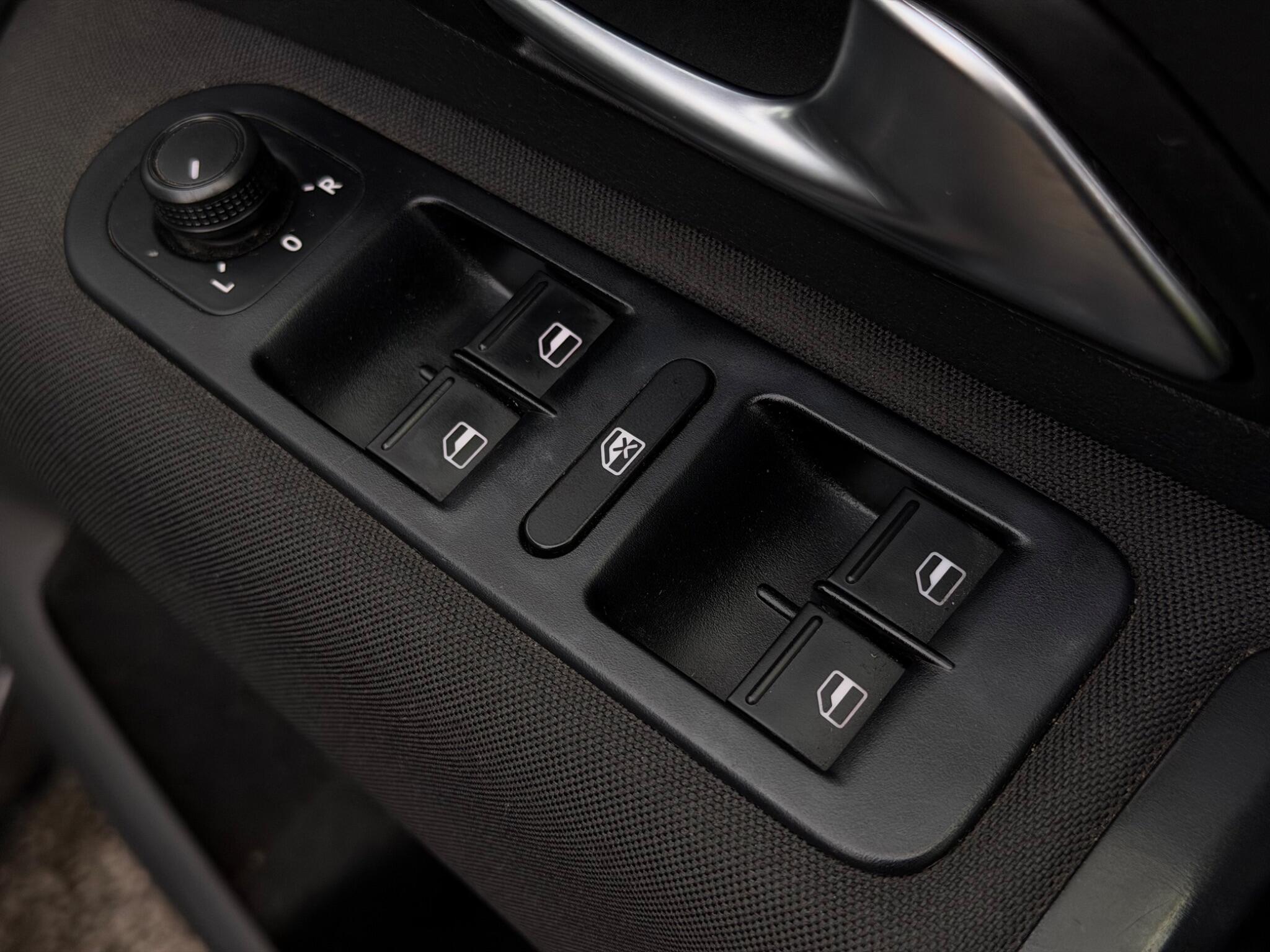Volkswagen Amarok view 14