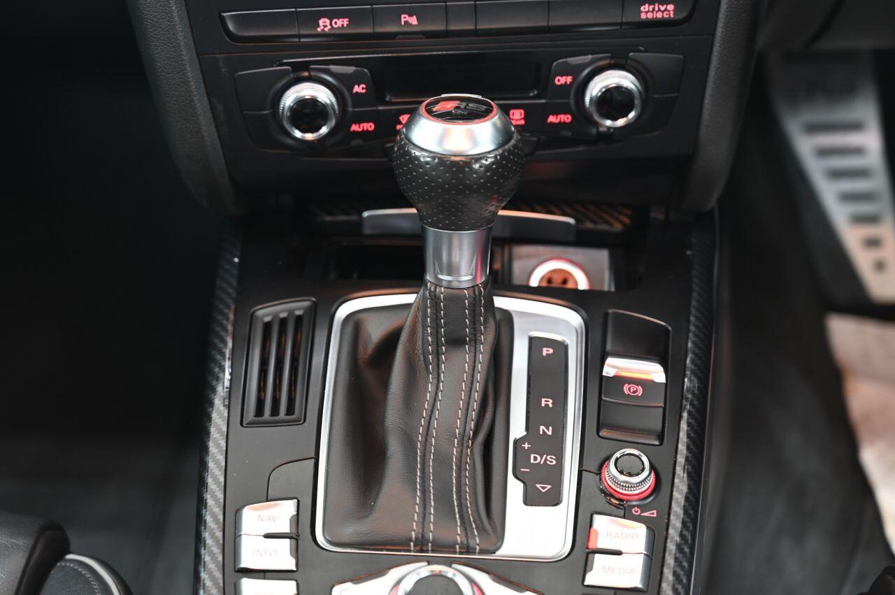 Audi RS4 Avant view 26