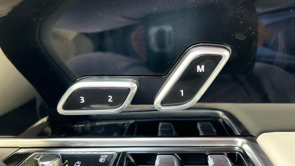 Land Rover Range Rover view 23