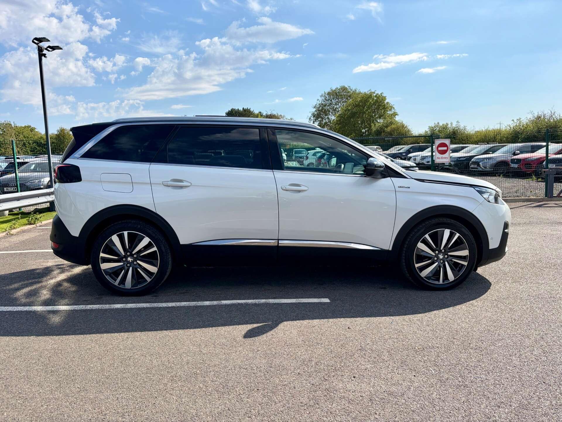 Peugeot 5008 view 9
