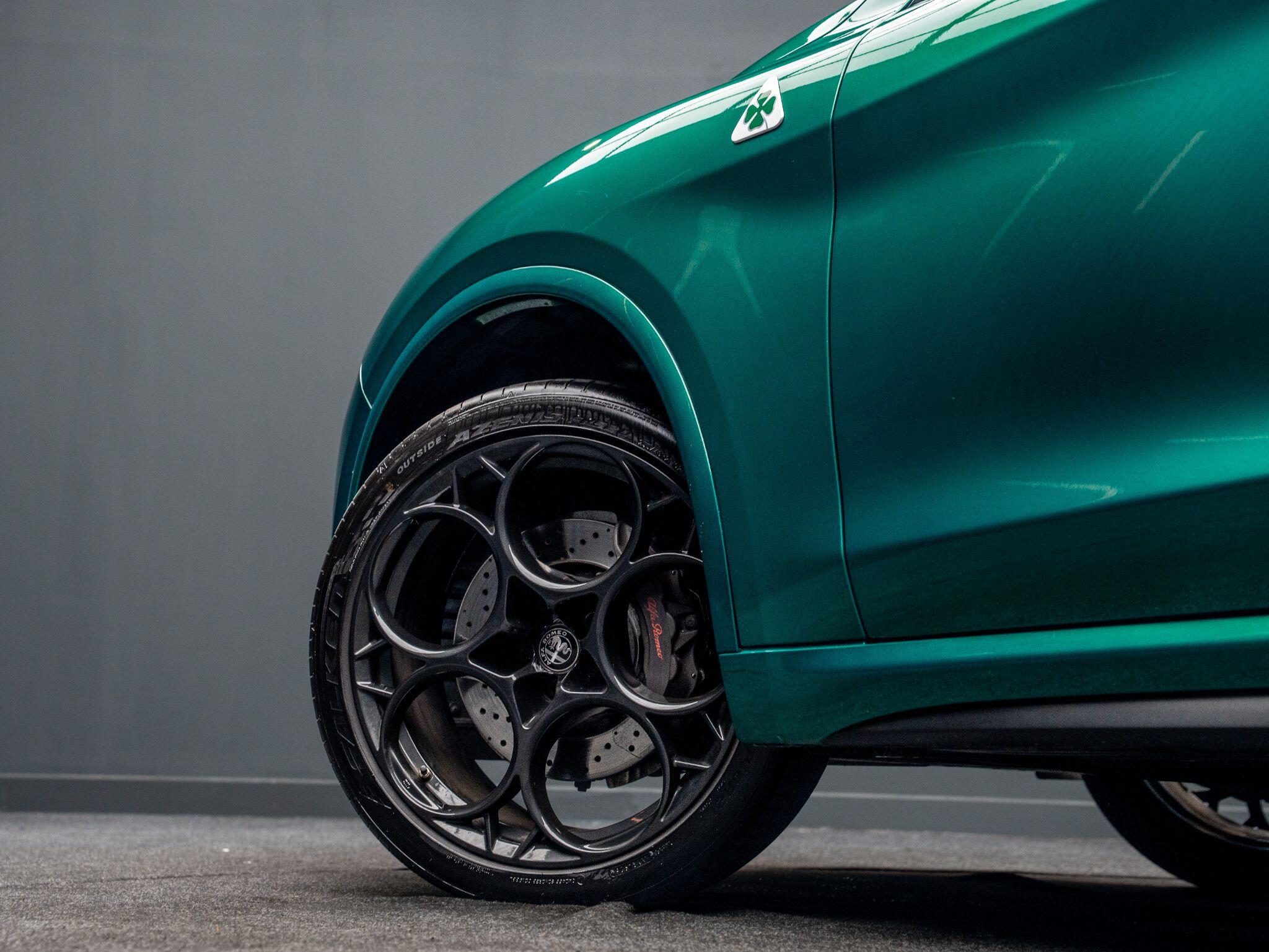 Alfa Romeo Stelvio view 14