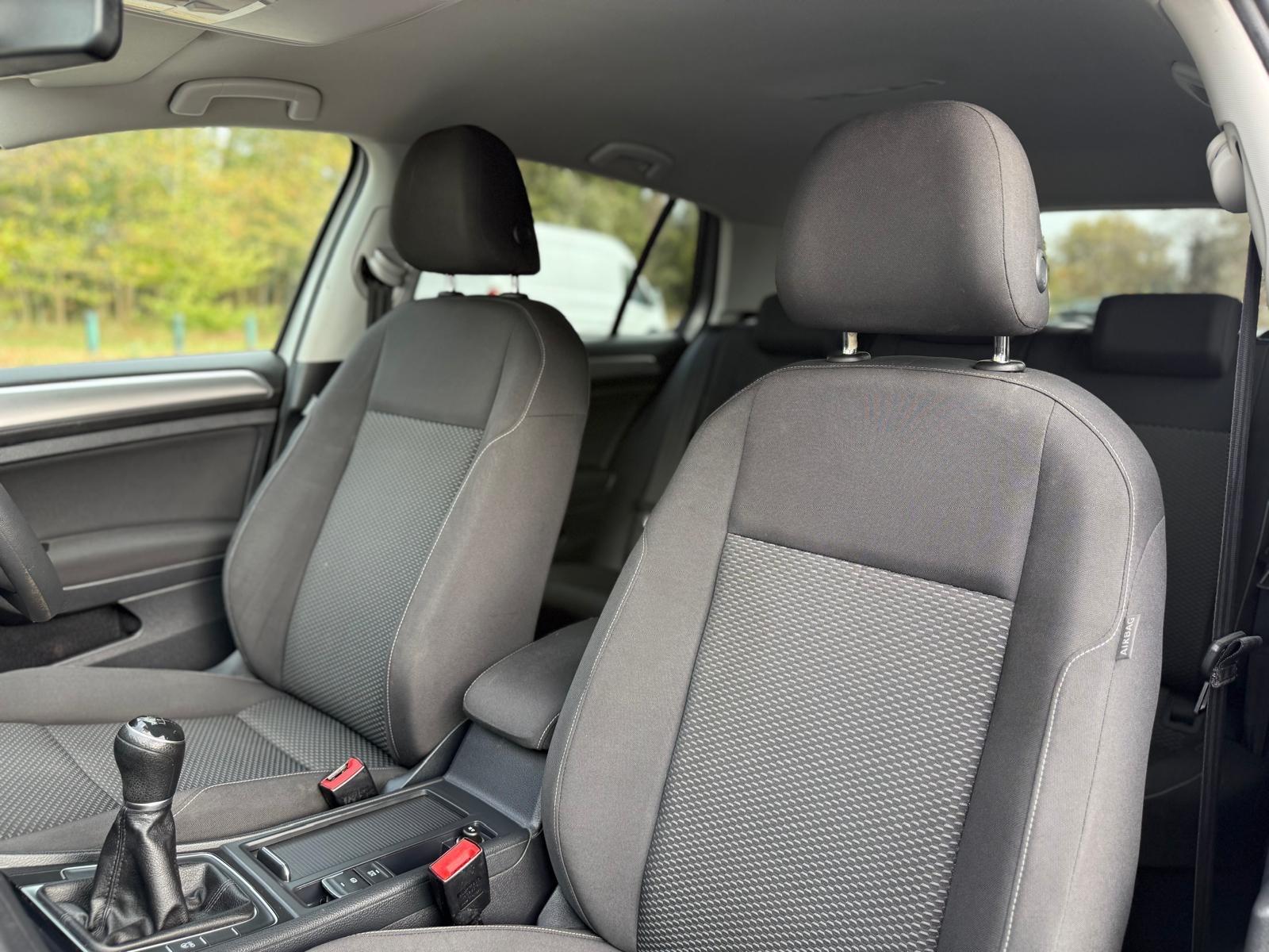 Volkswagen Golf view 34
