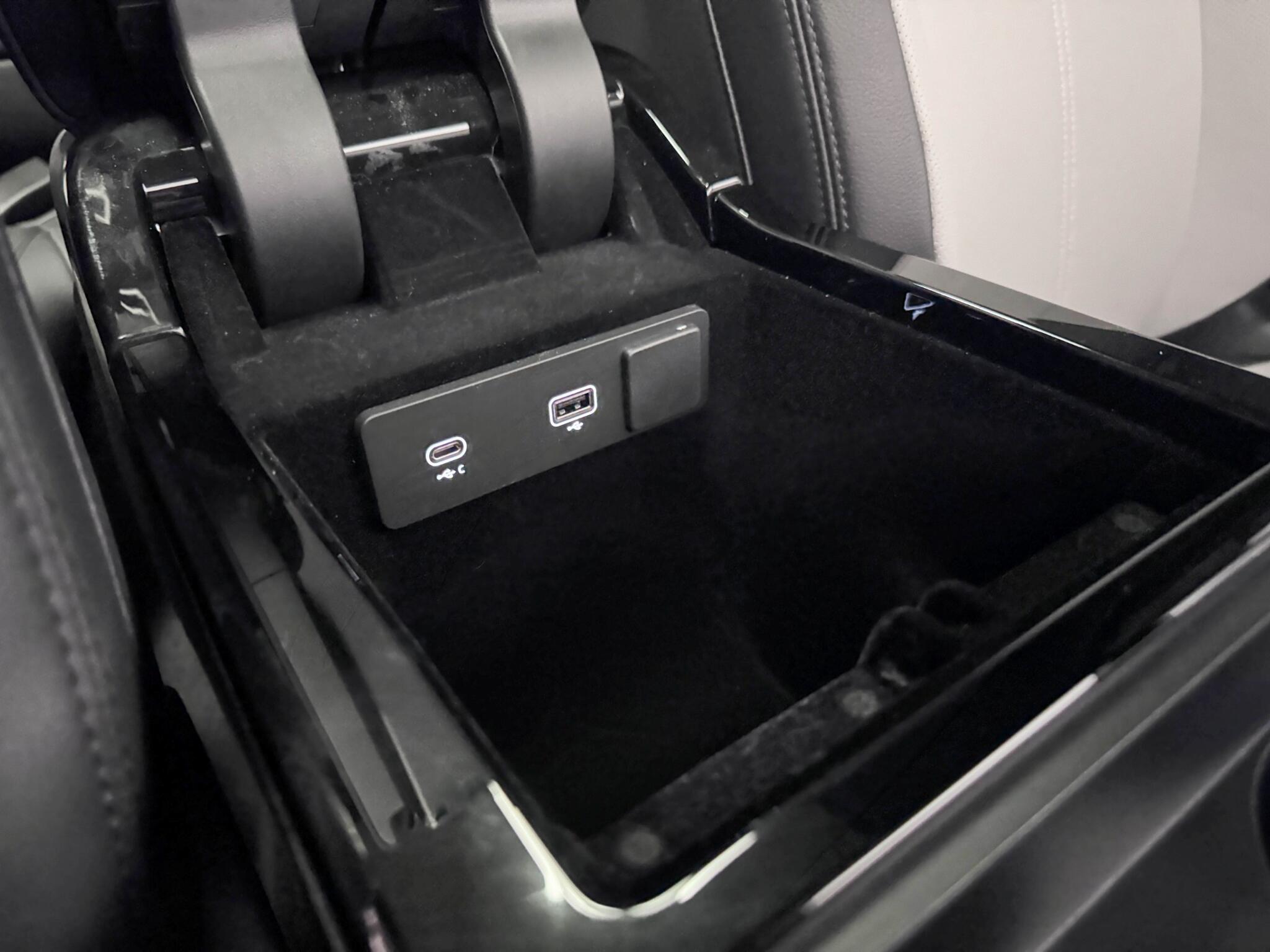 Land Rover Range Rover Velar view 35