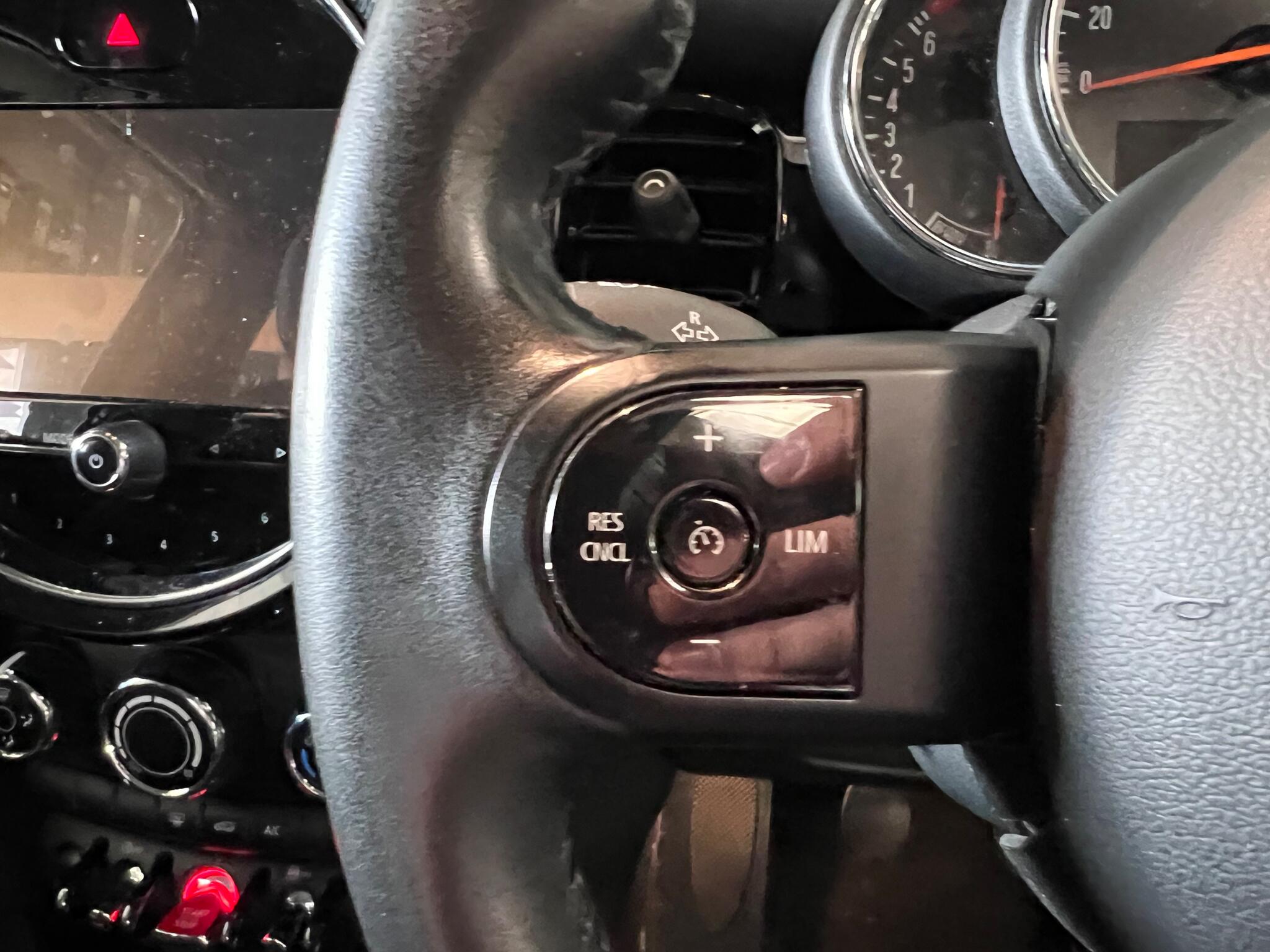 Mini Hatch view 22