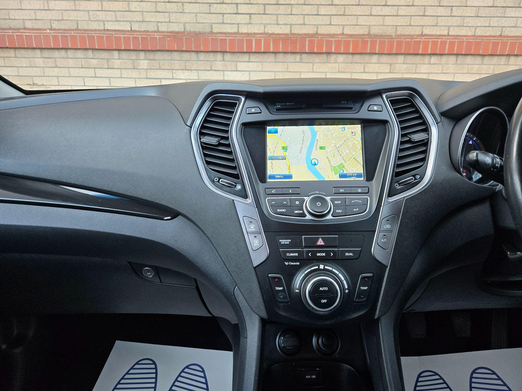 2014 Hyundai Santa Fe image 14