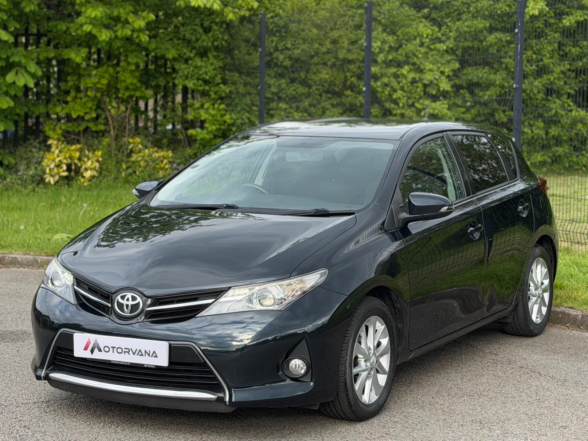Toyota Auris view 4