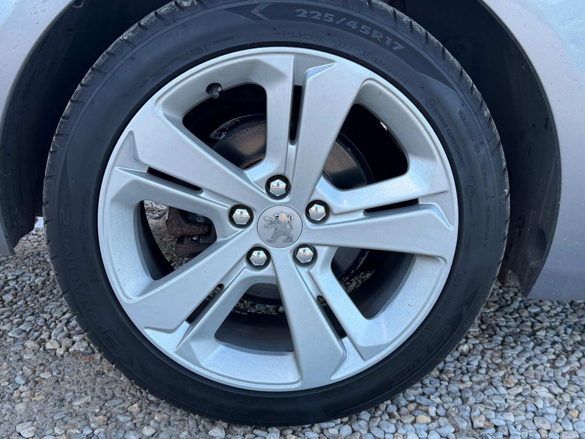 Peugeot 308 view 2