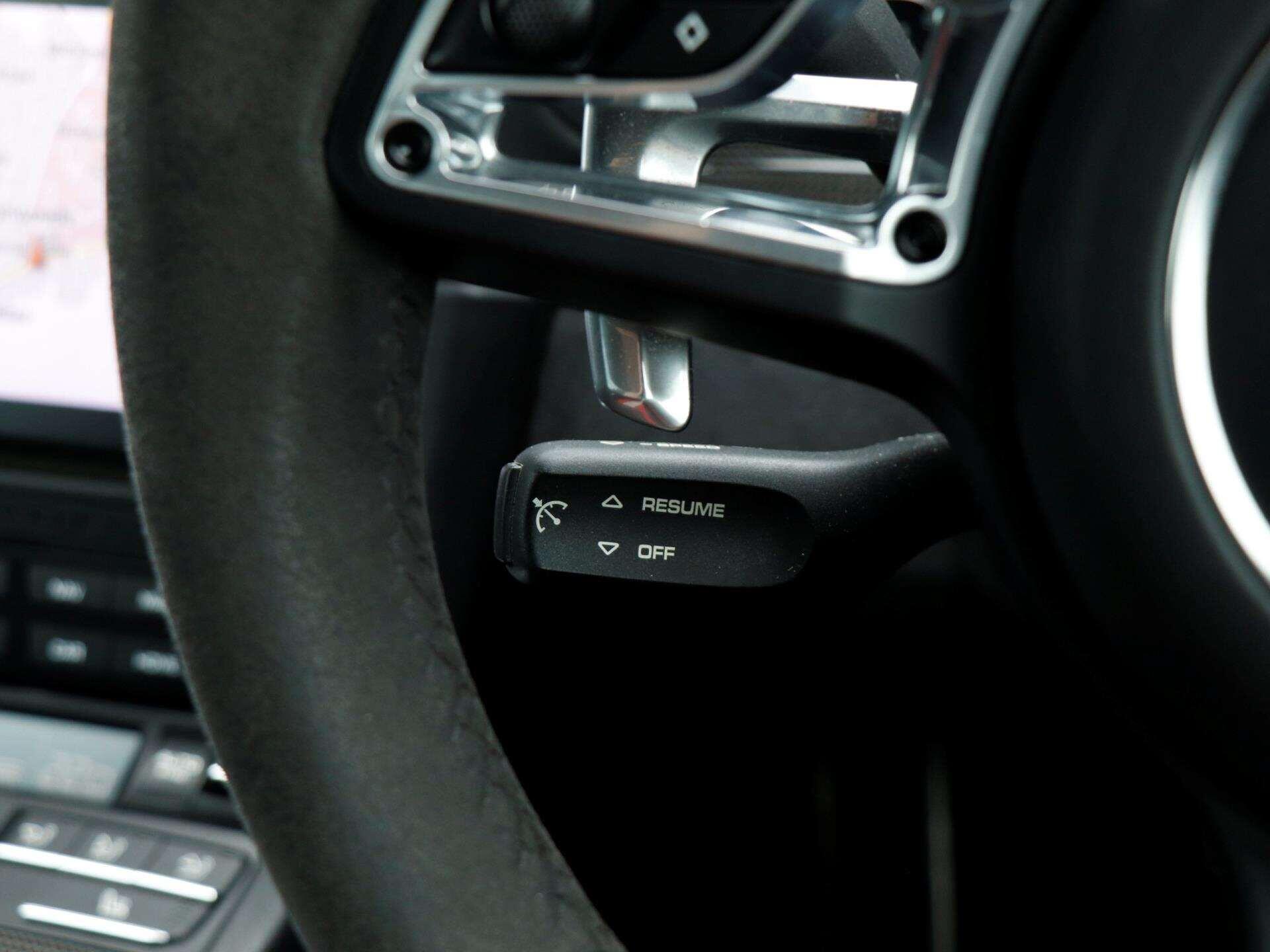 Porsche 911 view 19