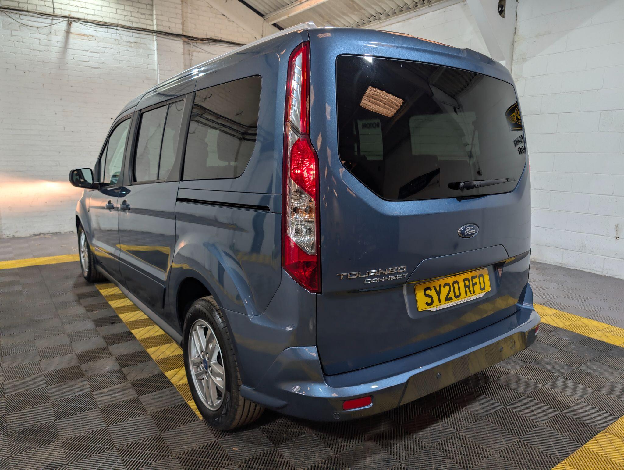 Ford Grand Tourneo Connect view 8