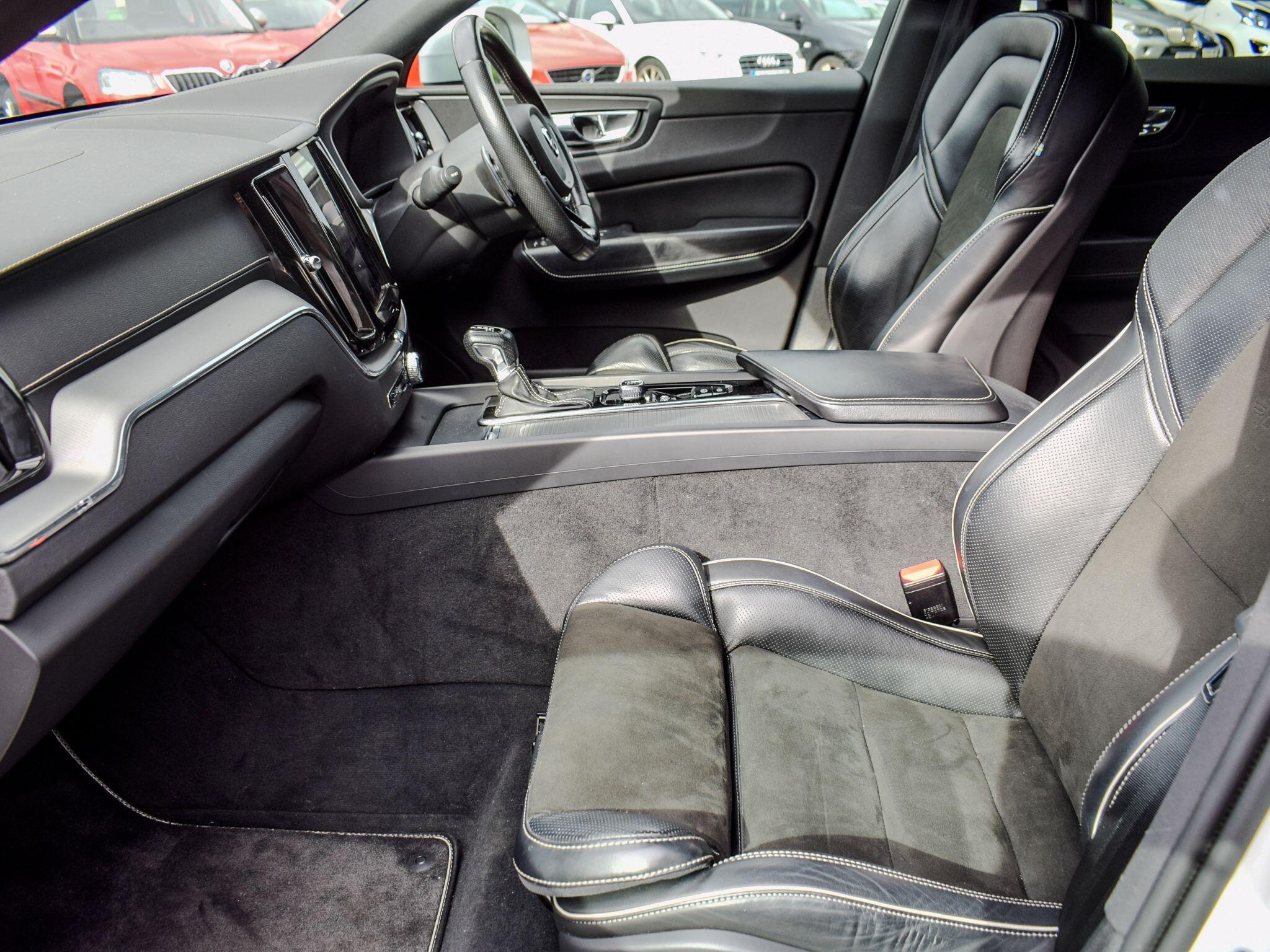 Volvo XC60 view 19