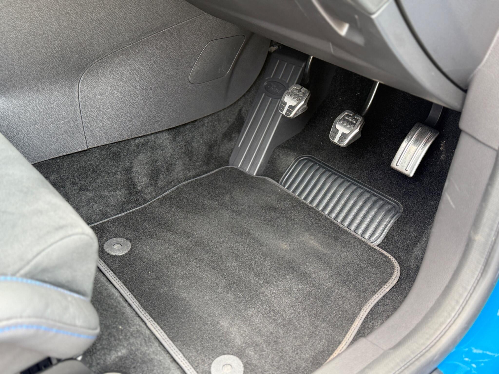 Ford Focus view 43