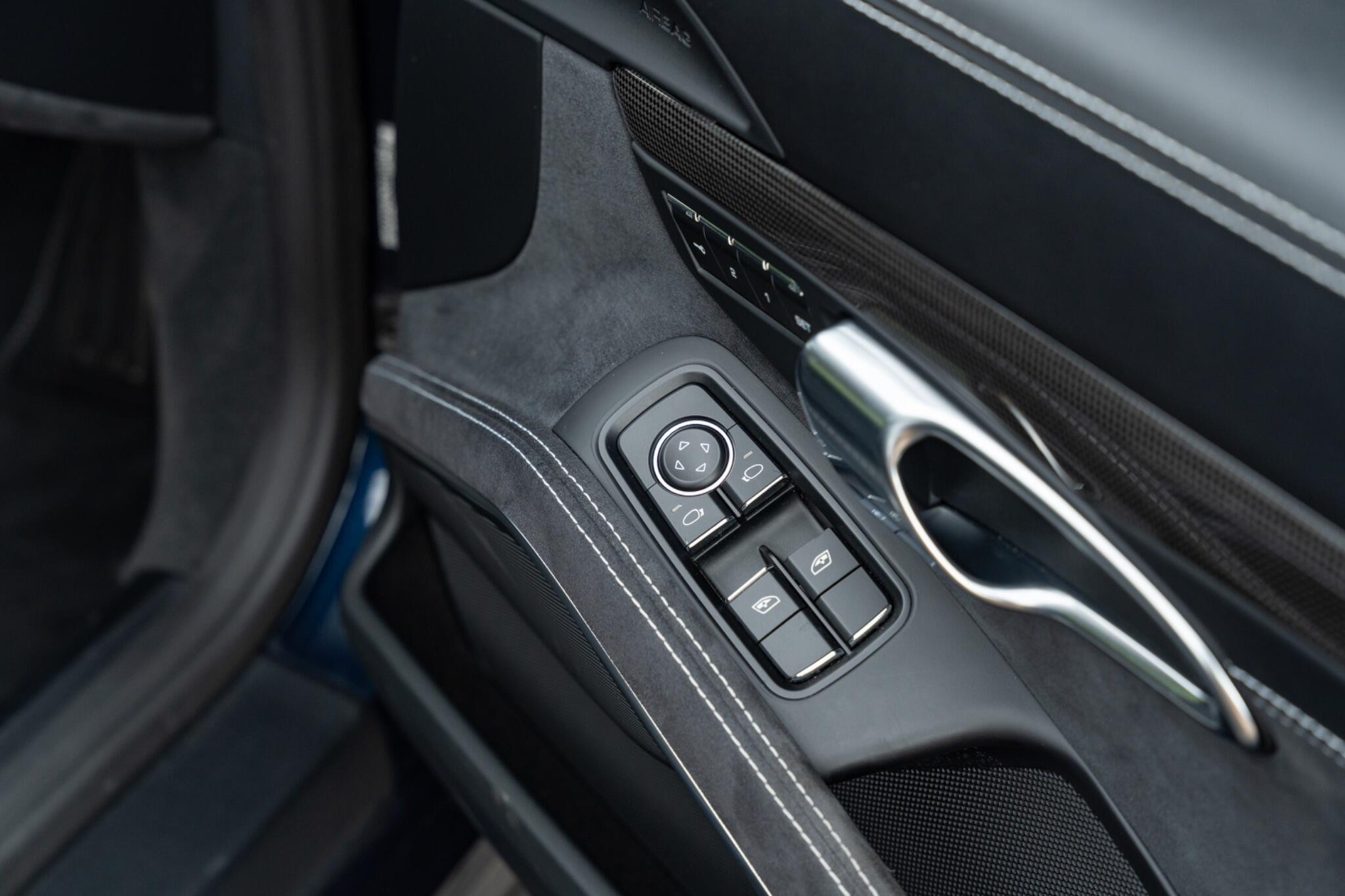 Porsche 911 view 18