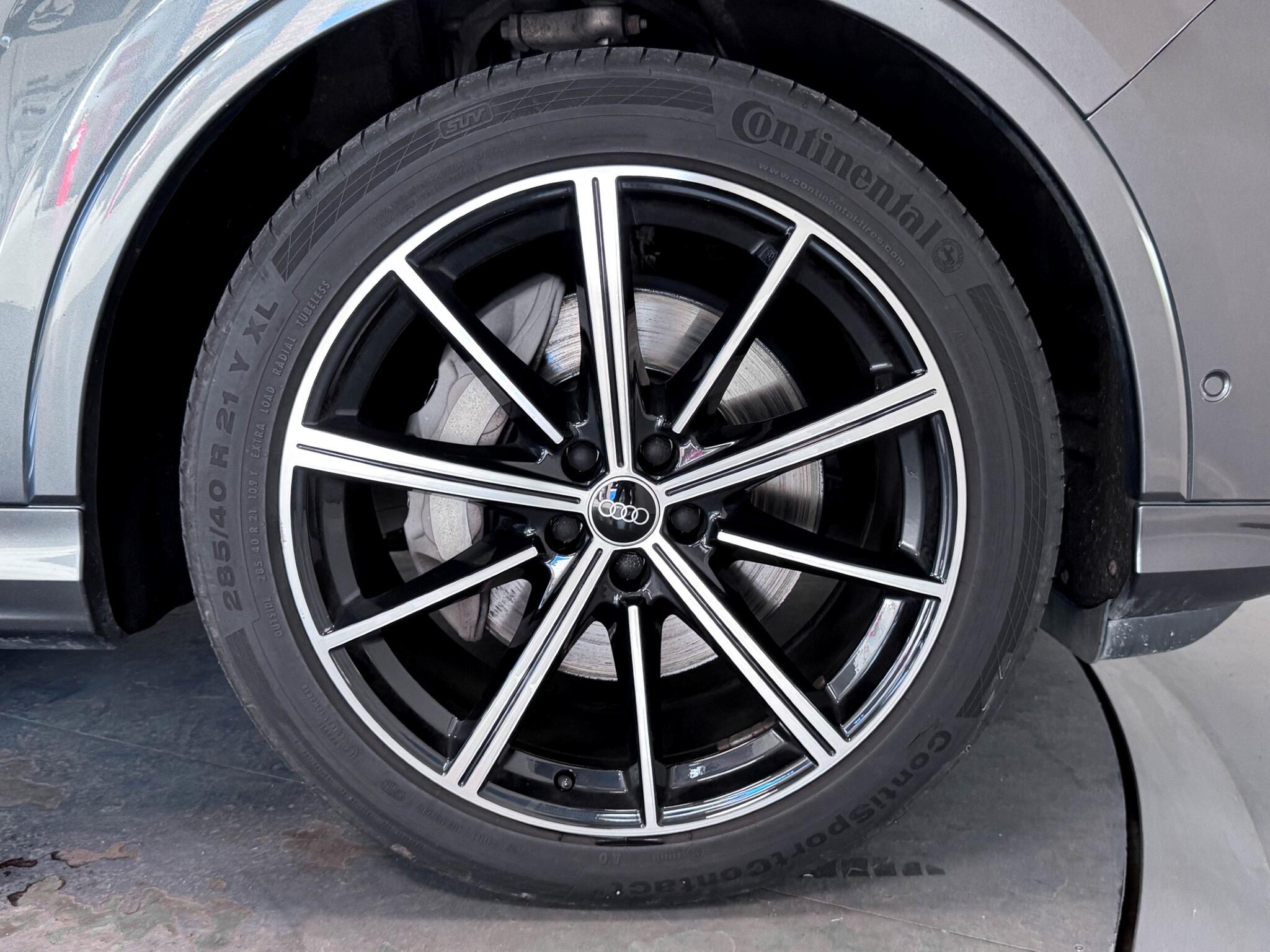 Audi Q7 view 57