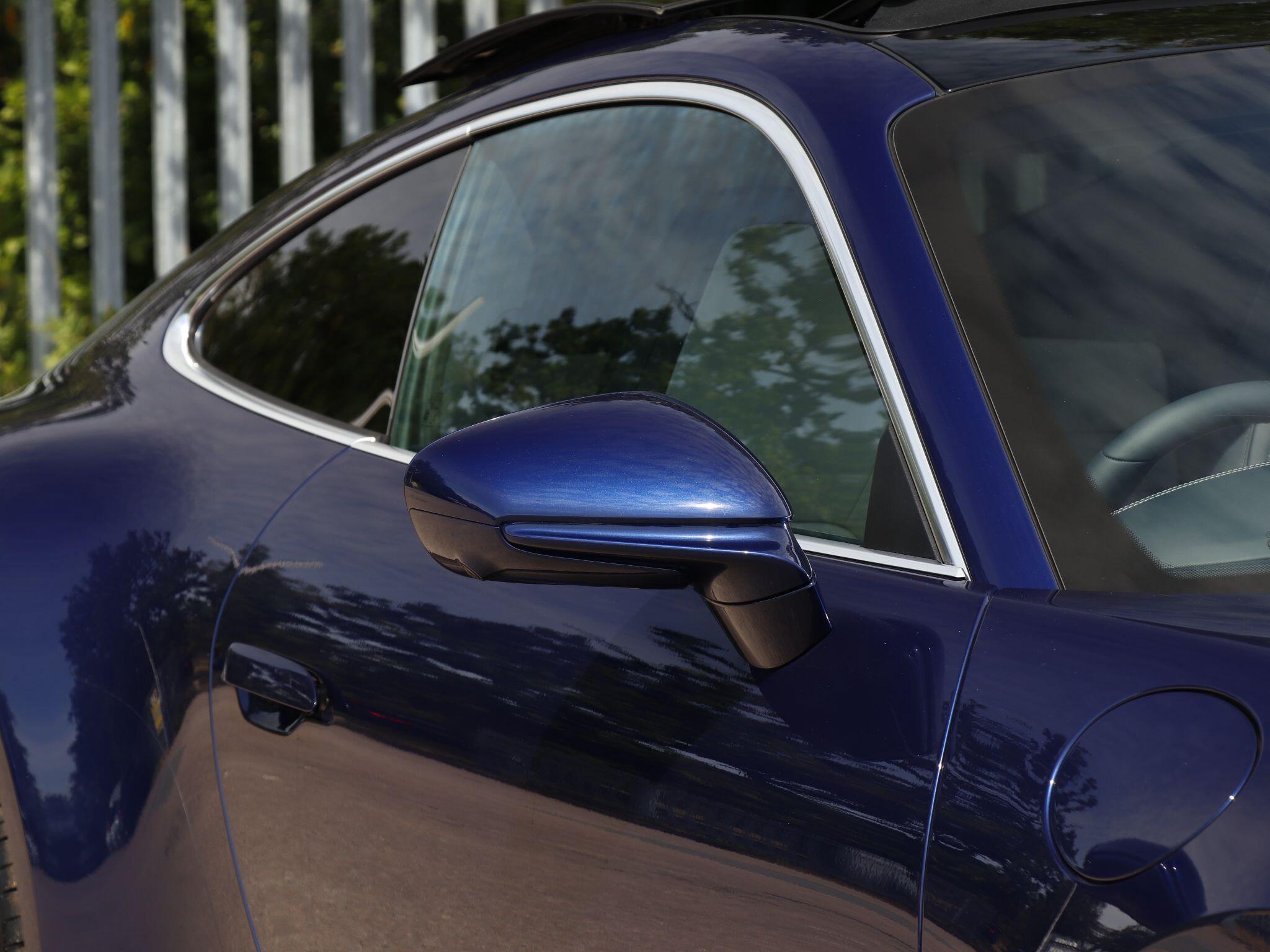 Porsche 911 view 34
