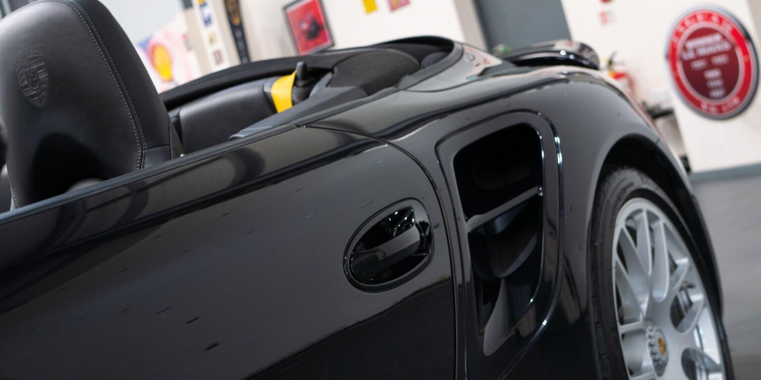 Porsche 911 view 44