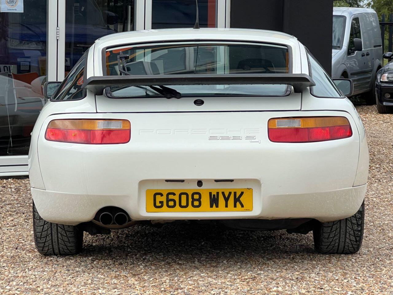 Porsche 928 view 6