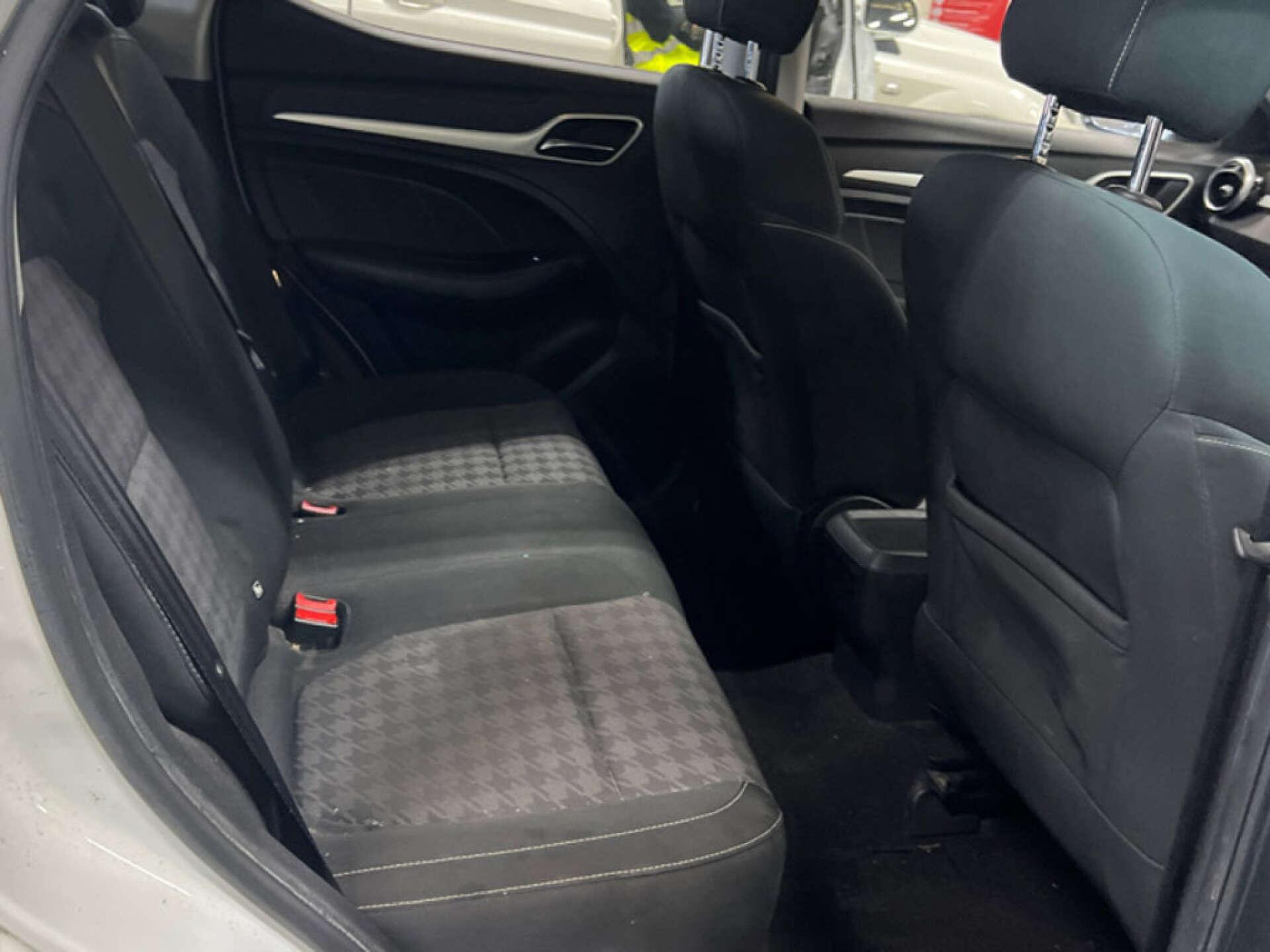 MG ZS view 4